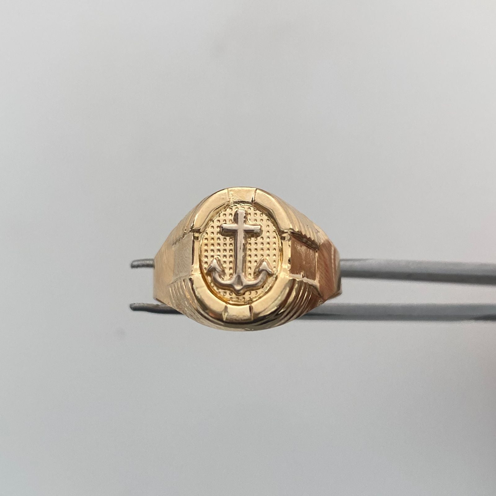 Anillo Troquel Ovalado Ancla Oro amarillo y Oro blanco 18k / Talla 11 3/4 / 3,75 Gr / 3,9 mm
