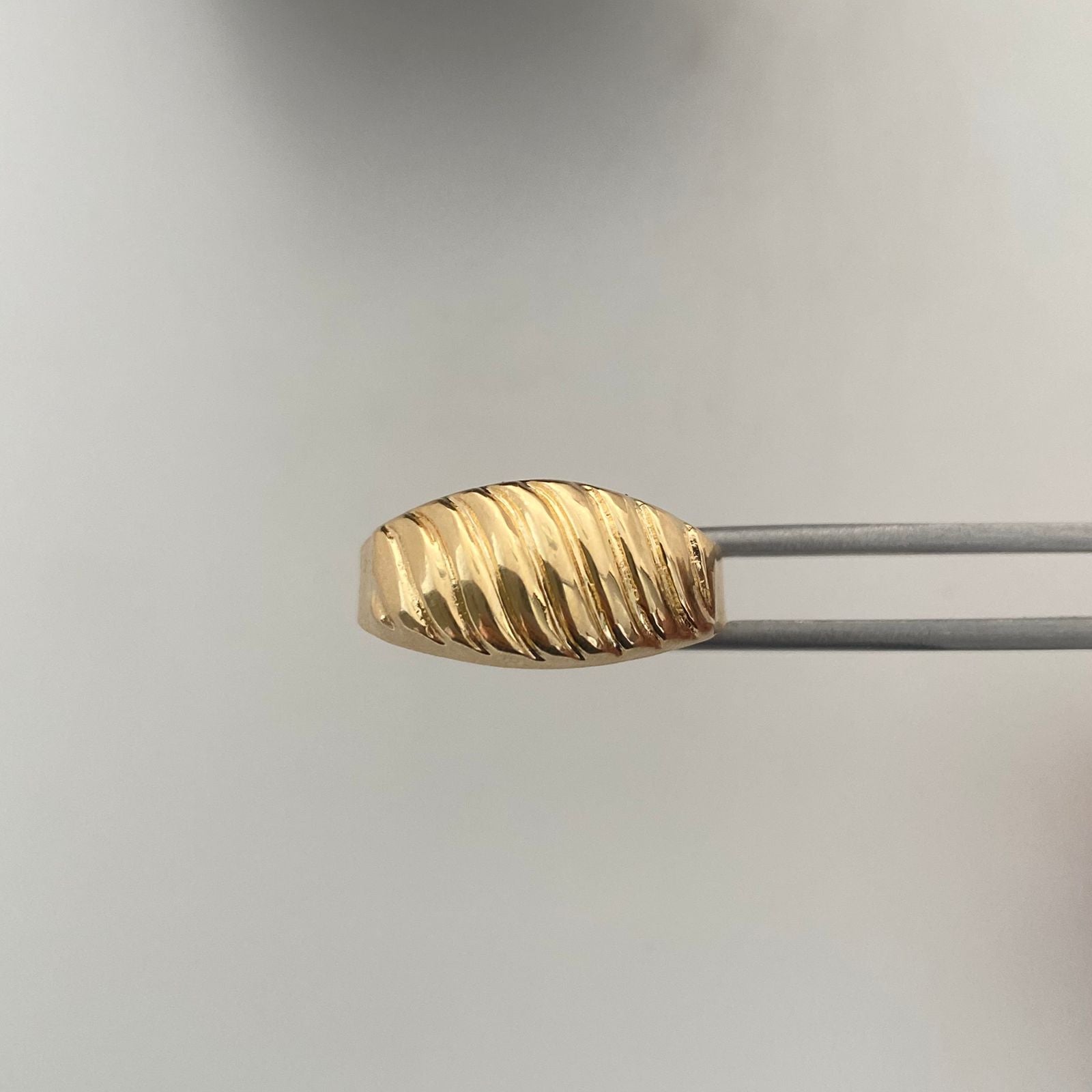 Anillo Troquel Olas Oro amarillo 18k / Talla 8 / 1,8 Gr / 3,8 mm