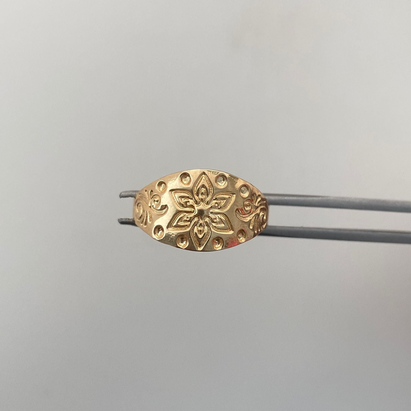 Anillo Troquel Mandala Oro amarillo 18k / Talla 8 / 1,5 Gr / 3 mm