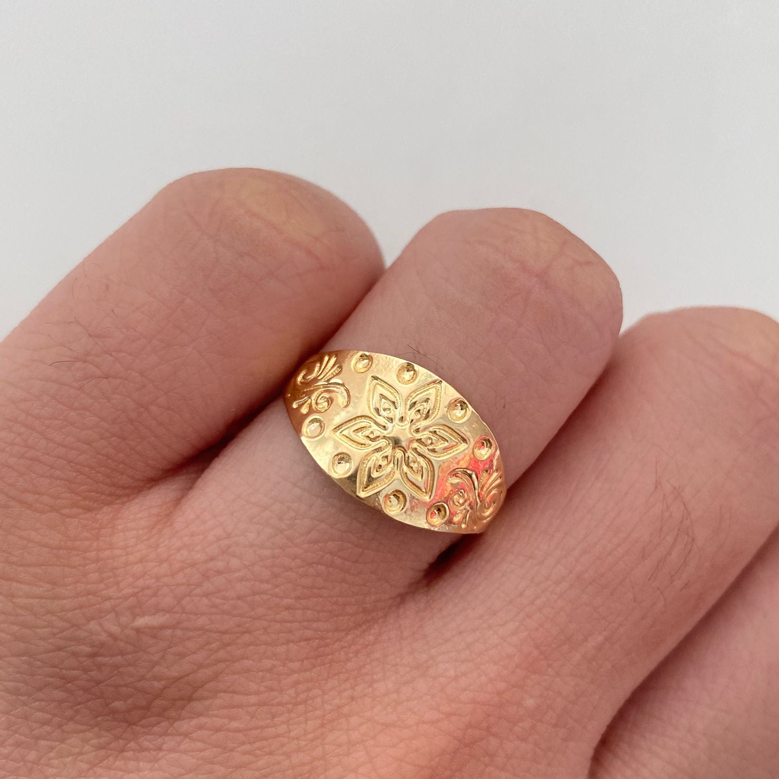 Anillo Troquel Mandala Oro amarillo 18k / Talla 8 / 1,5 Gr / 3 mm