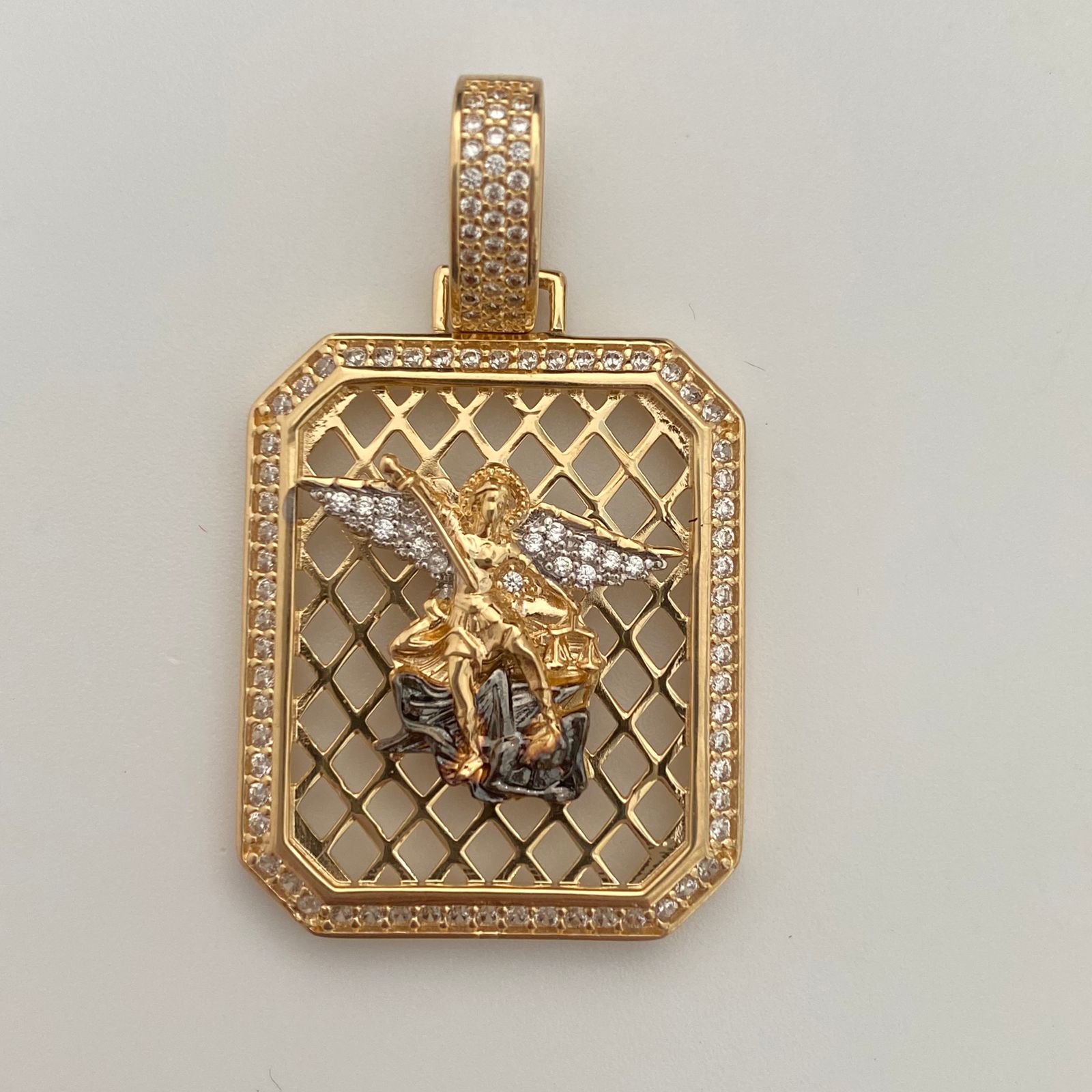 Dije Placa San Miguel Casting Oro amarillo 18k 10,5 Gr / 25,3 mm / 4 Cm