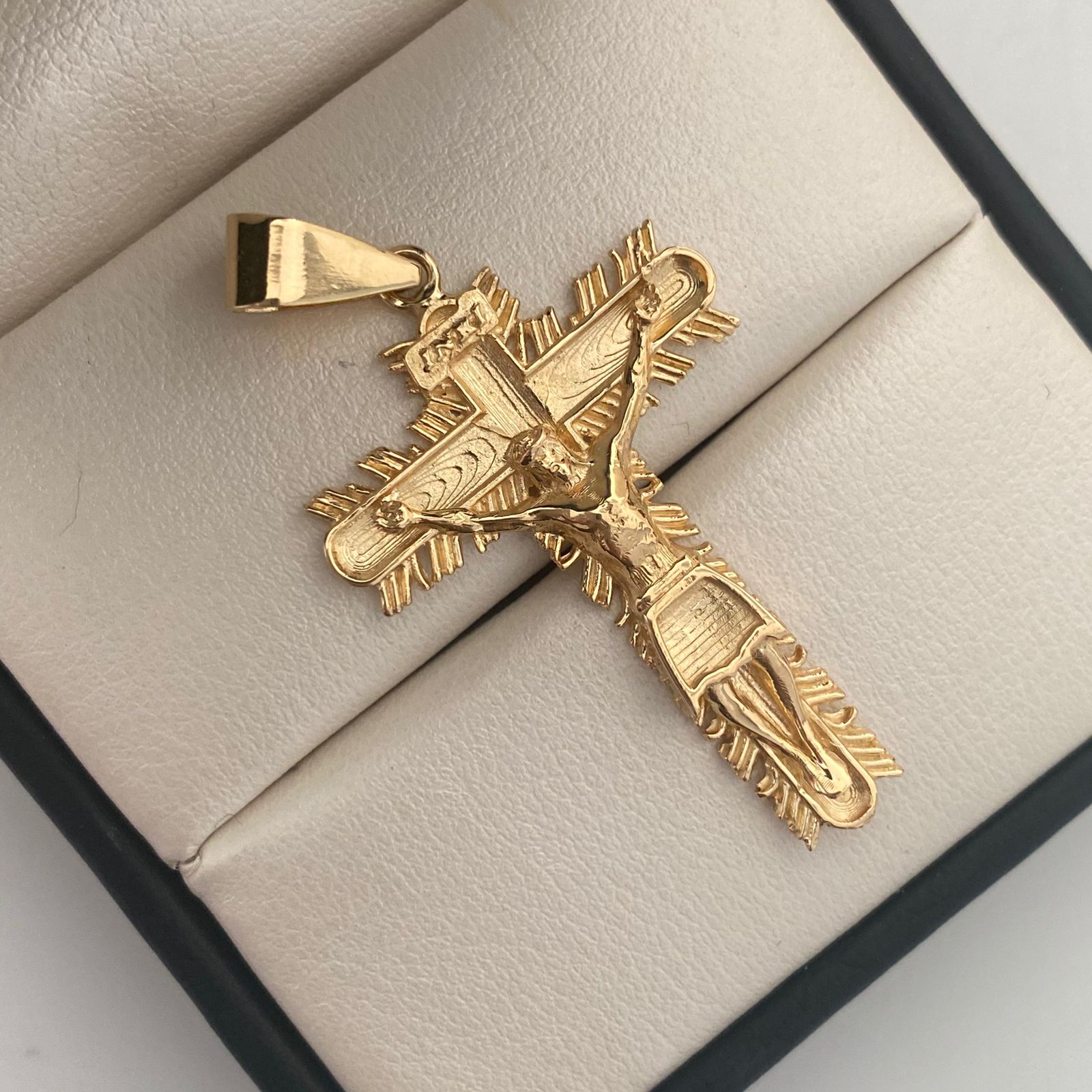 Dije Cruz Cristo Oro amarillo 18k 9,8 Gr / 27,1 mm / 5 Cm