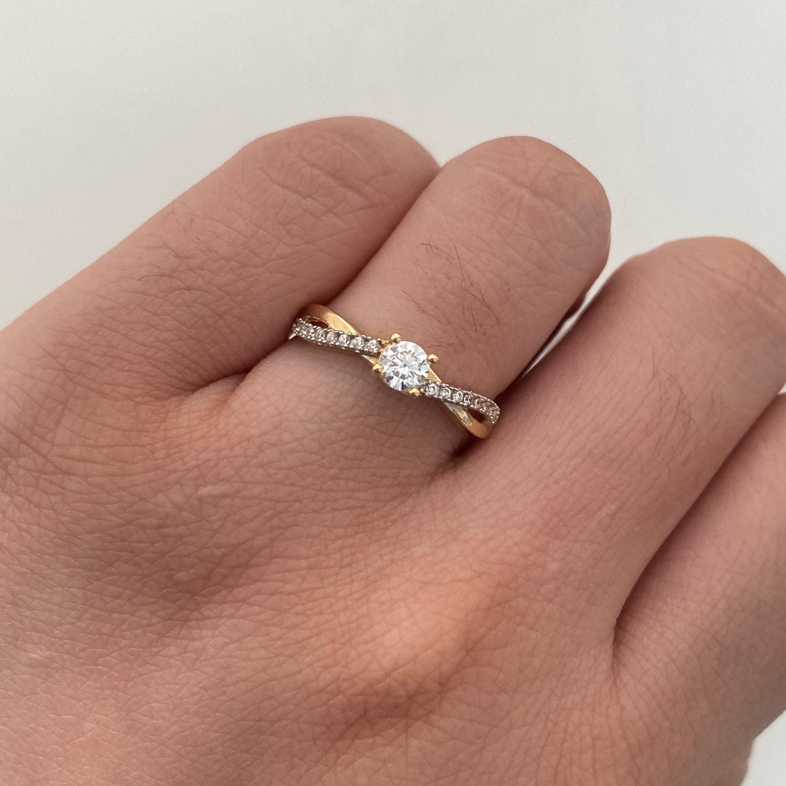 Anillo Solitario Casting Oro amarillo y Oro blanco 18k / Talla 7 / 2,05 Gr / 3,4 mm