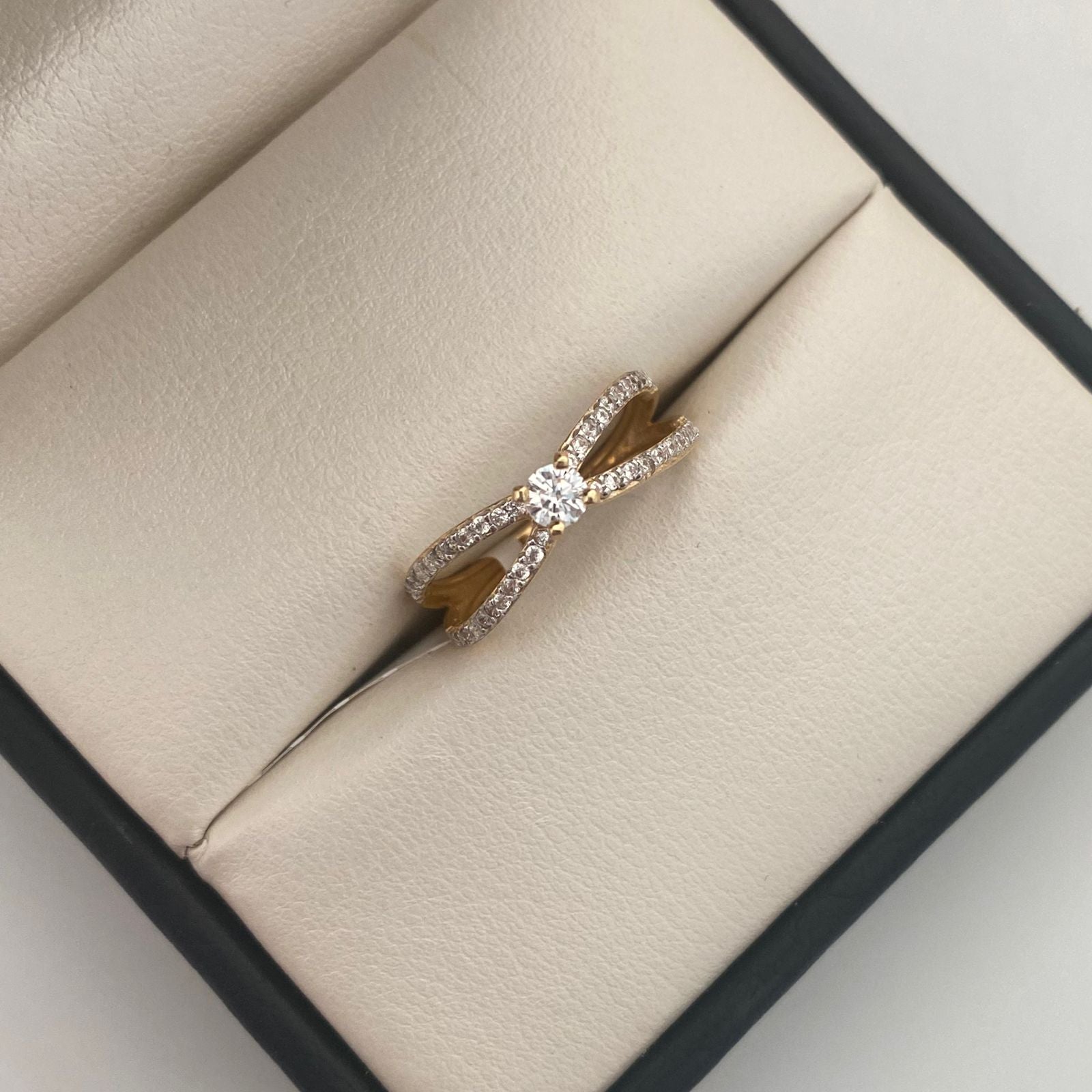 Anillo Solitario Oro amarillo 18k / Talla 7 / 2,3 Gr / 6,1 mm
