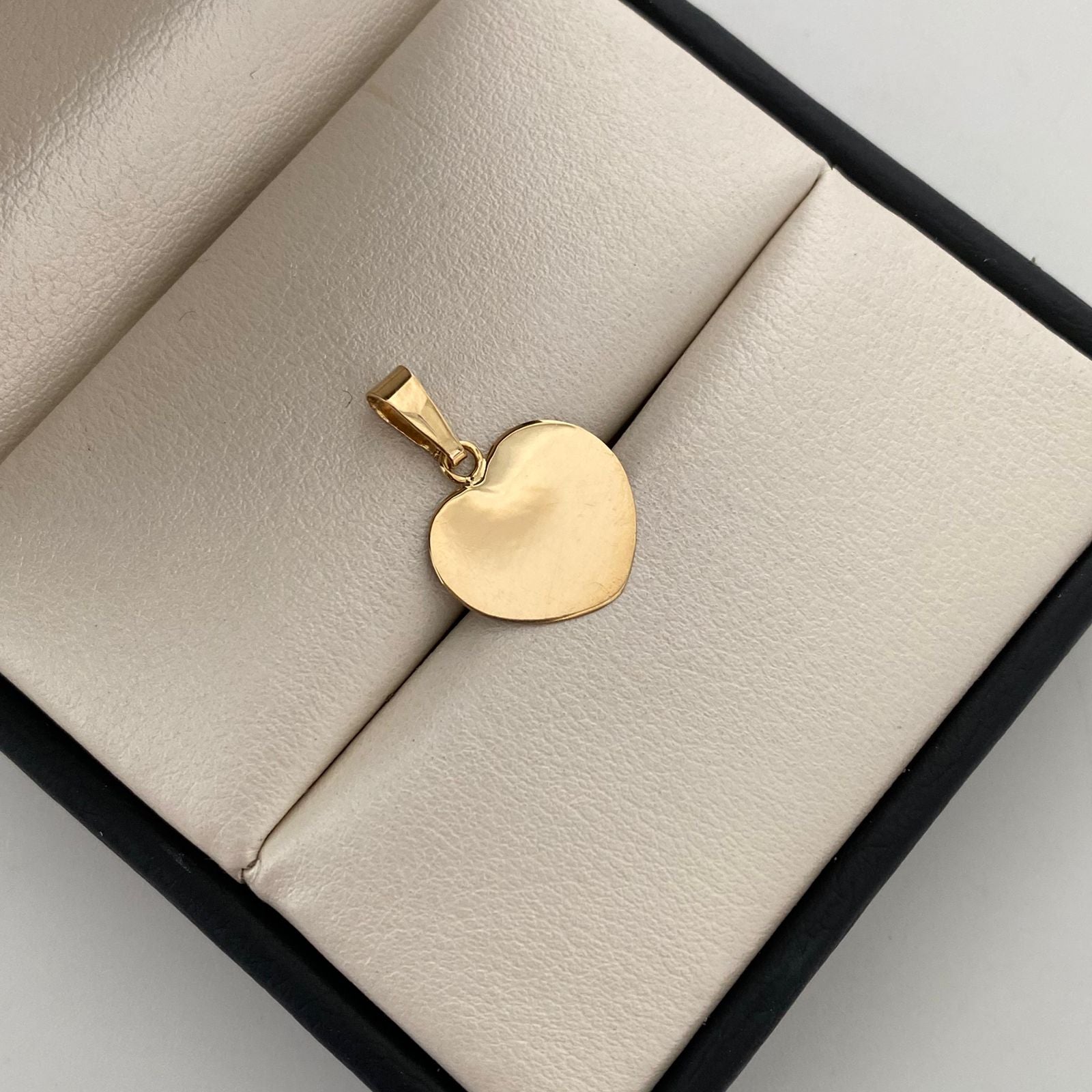 Dije Placa Corazon Oro amarillo 18k 0,65 Gr / 14 mm / 2 Cm