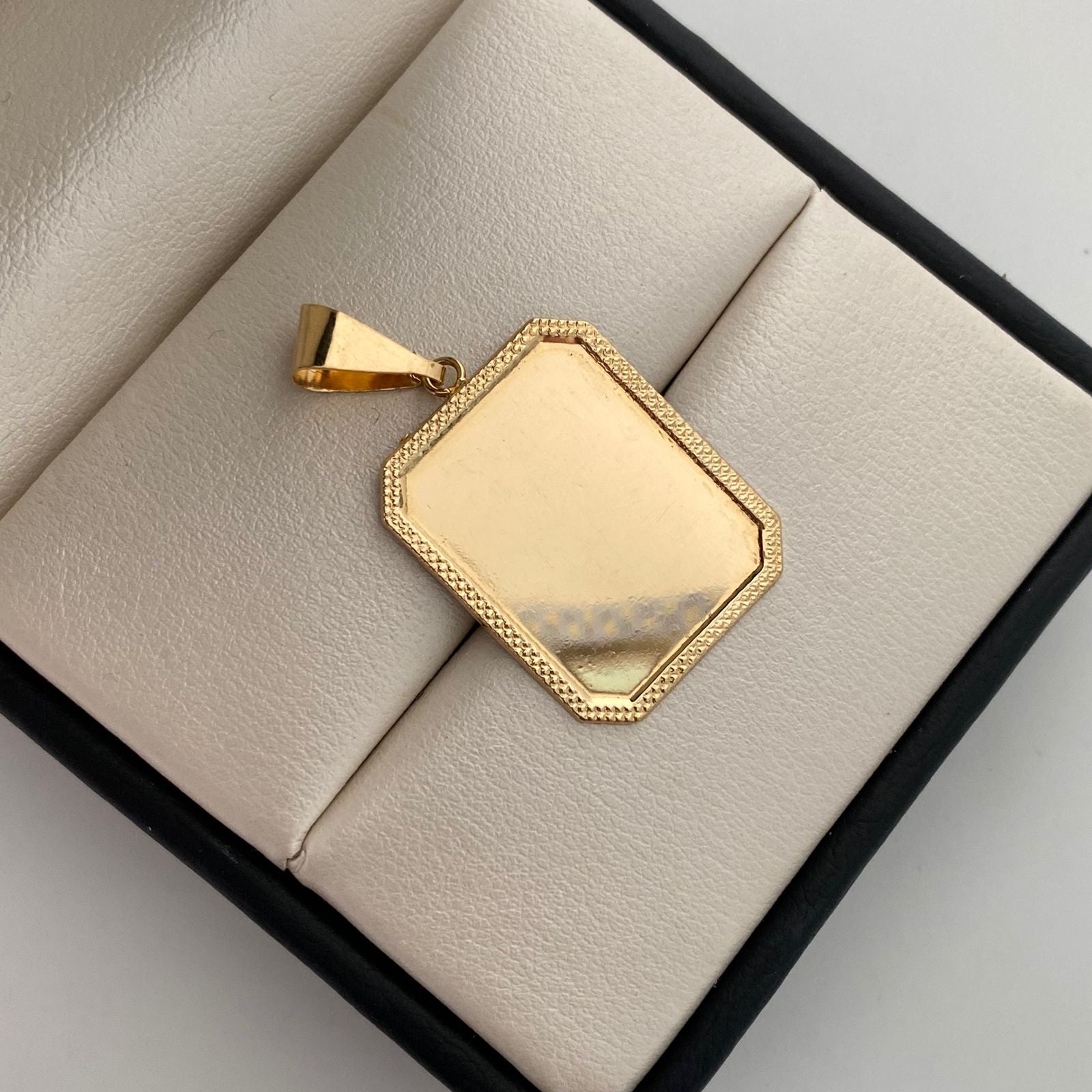 Dije Placa Grande Oro amarillo 18k 2 Gr / 20,1 mm / 3,7 Cm