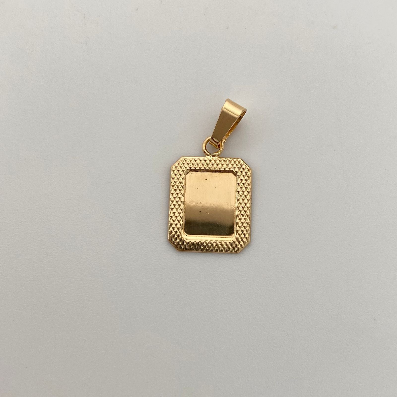 Dije Placa Pequeña Oro amarillo 18k 0,65 Gr / 11,2 mm / 2,1 Cm