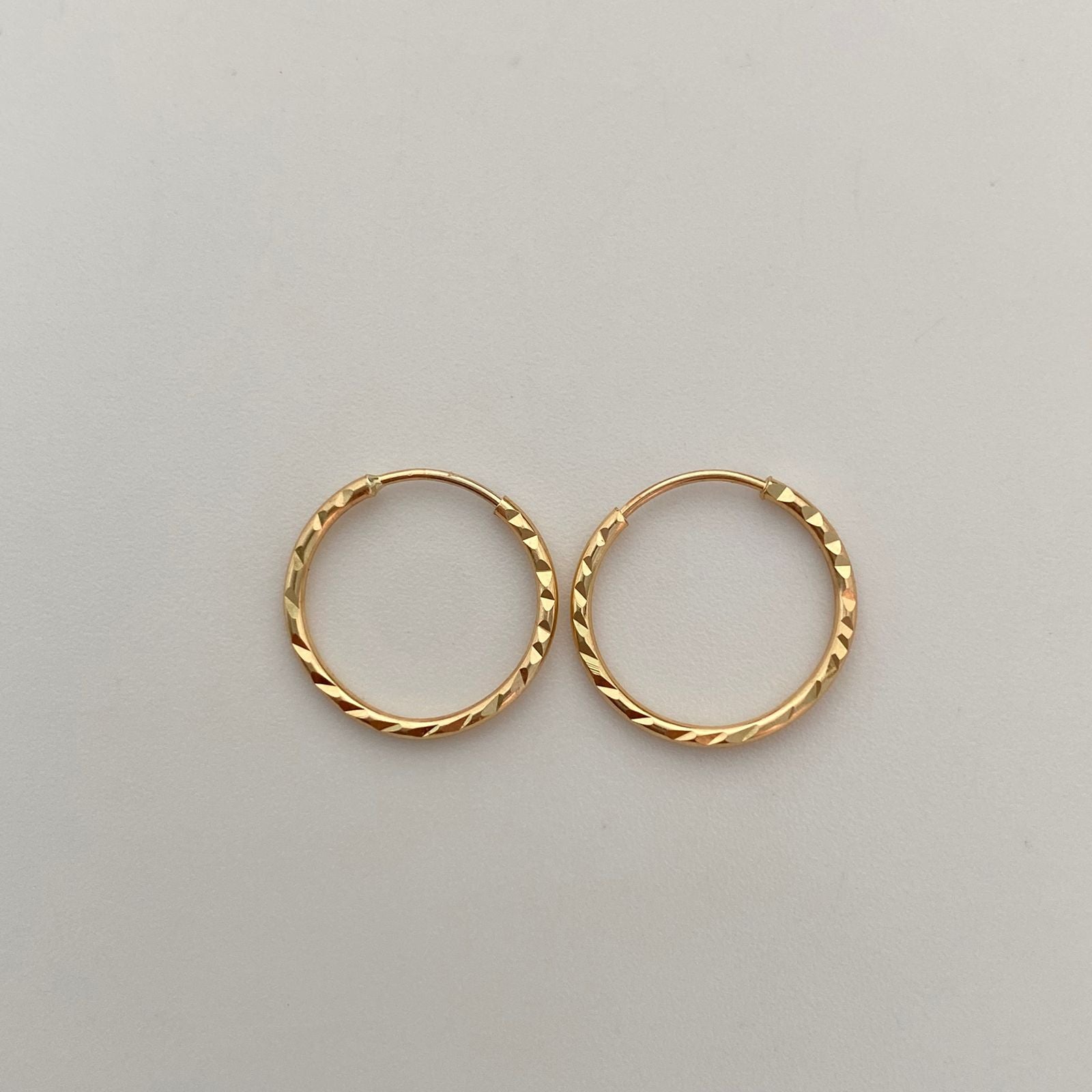 Candonga Imperdible Diamantada Oro amarillo 18k 0,7 Gr / 1,5 Cm