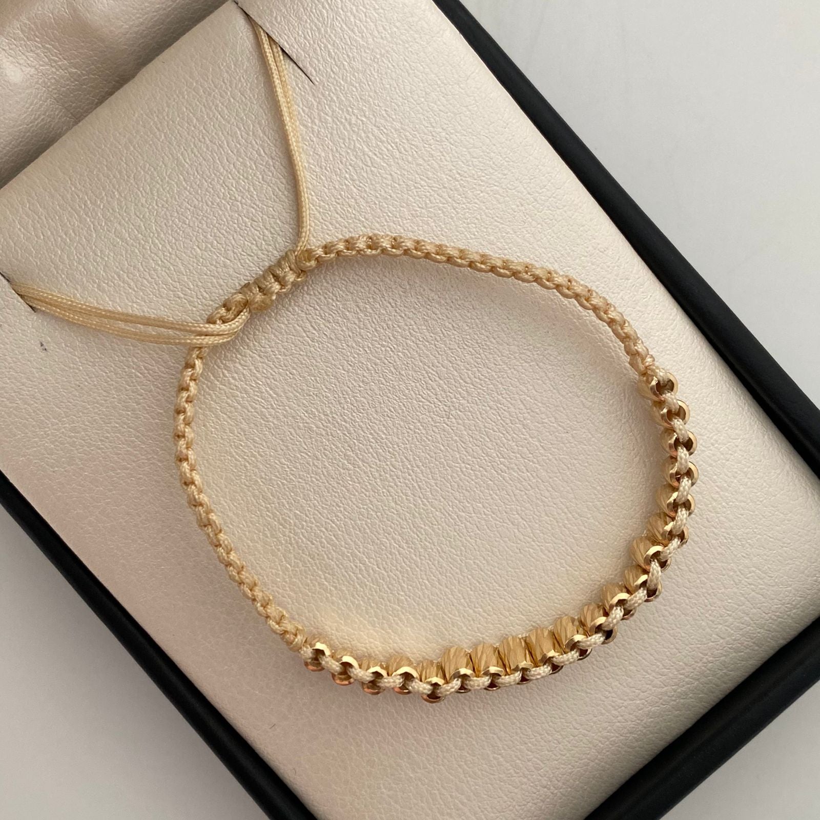 Pulsera tejida Cilindros Diamantados Hilo Beige Oro amarillo 18k 2 Gr