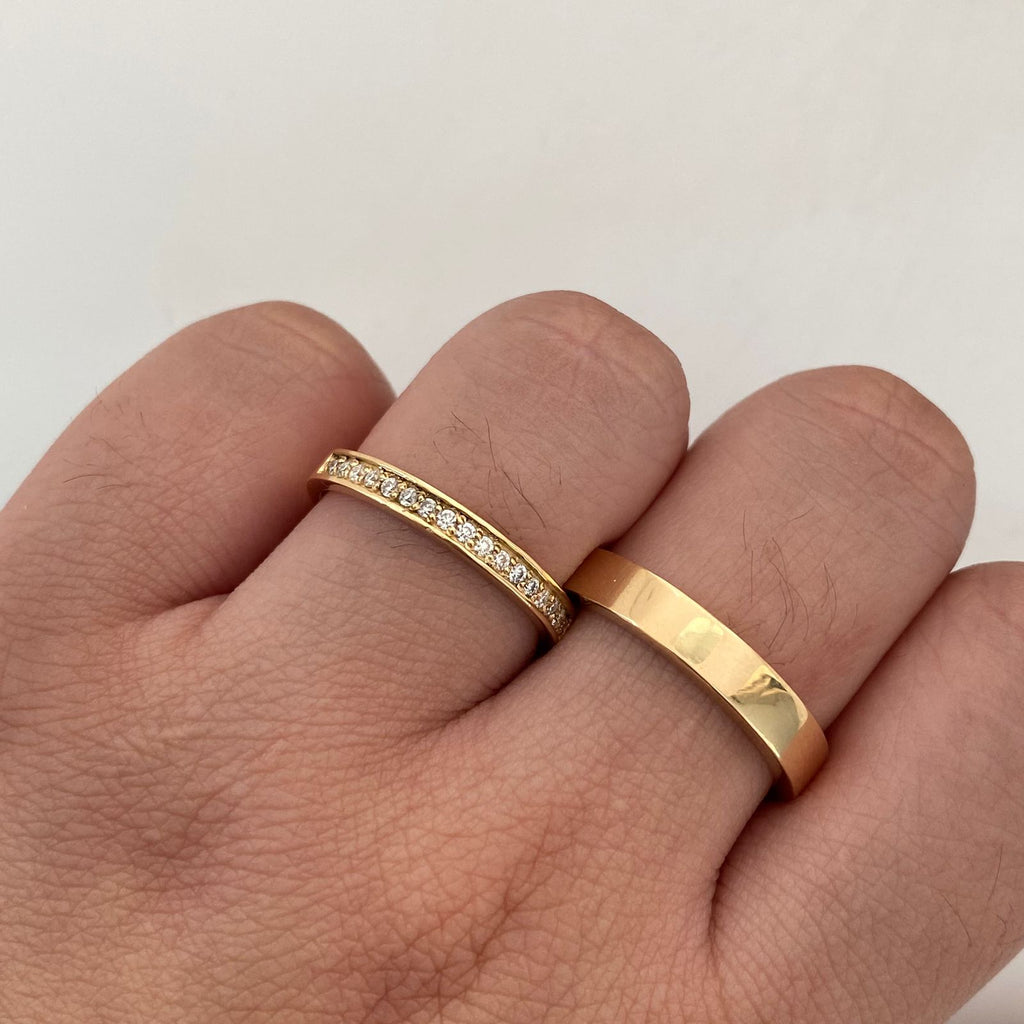 Anillo Argollas con diamantes de 1.5mm (por fabricacion) 9mm  Oro amarillo 18k / Talla 9 /8 / 10,43 Gr / 2,8 mm