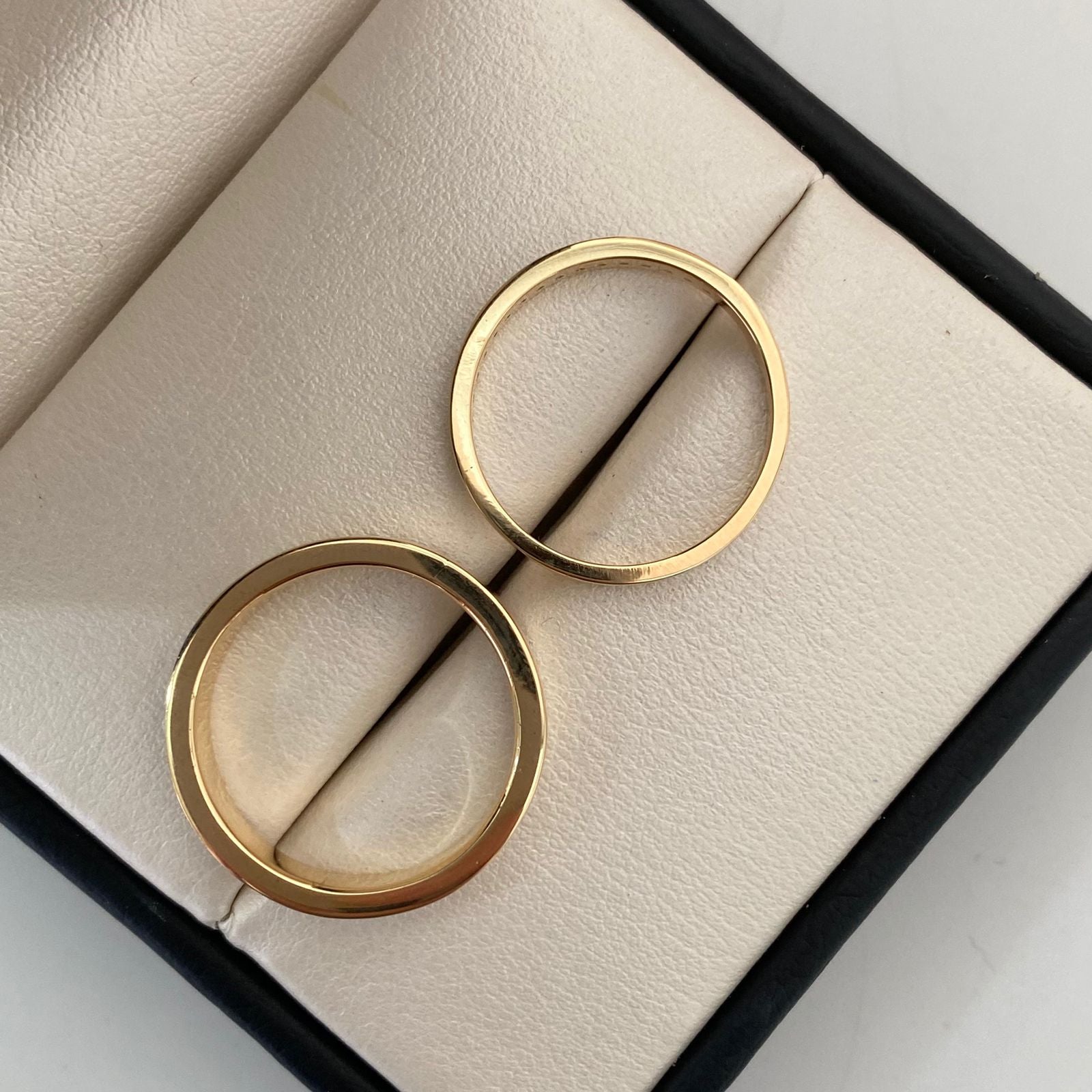 Anillo Argollas con diamantes de 1.5mm (por fabricacion) 9mm  Oro amarillo 18k / Talla 9 /8 / 10,43 Gr / 2,8 mm