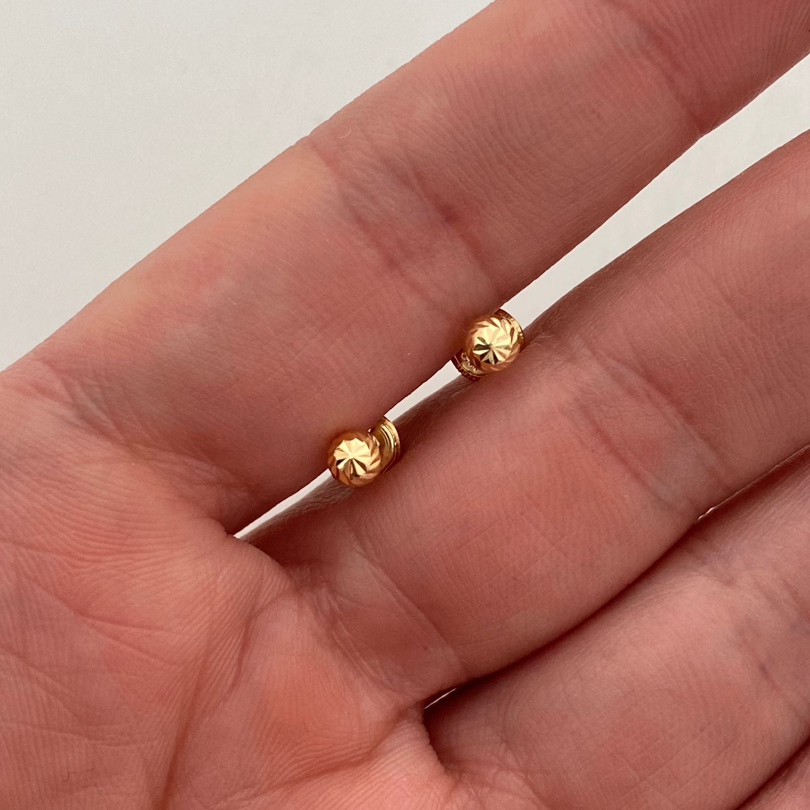 Topos Media Bola Diamantada Oro amarillo 18k 0,45 Gr / 4 mm