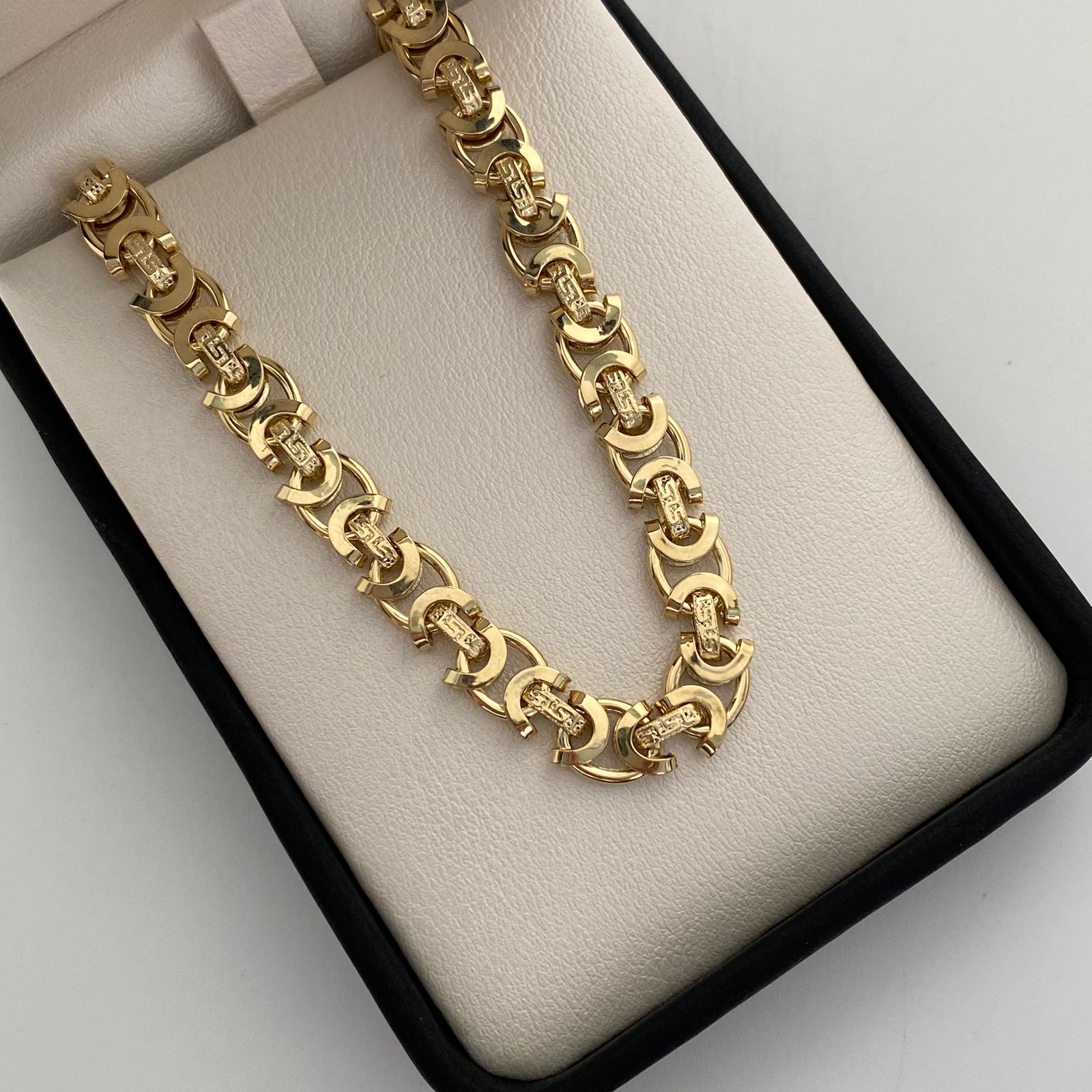 Pulso It Tejido Especial Medio aro Vs Oro amarillo 18k +4 / 8,55 Gr / 7,5 mm / 21,5 Cm