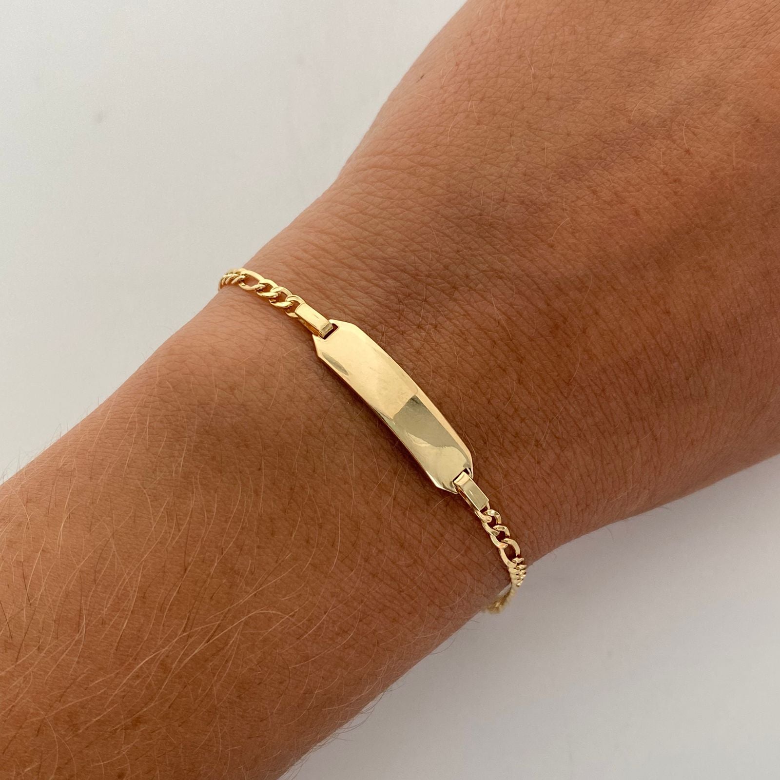 Pulso bebé It Placa Rectangular 3x1 Oro amarillo 18k 2,05 Gr / 2,5 mm / 15,5 Cm