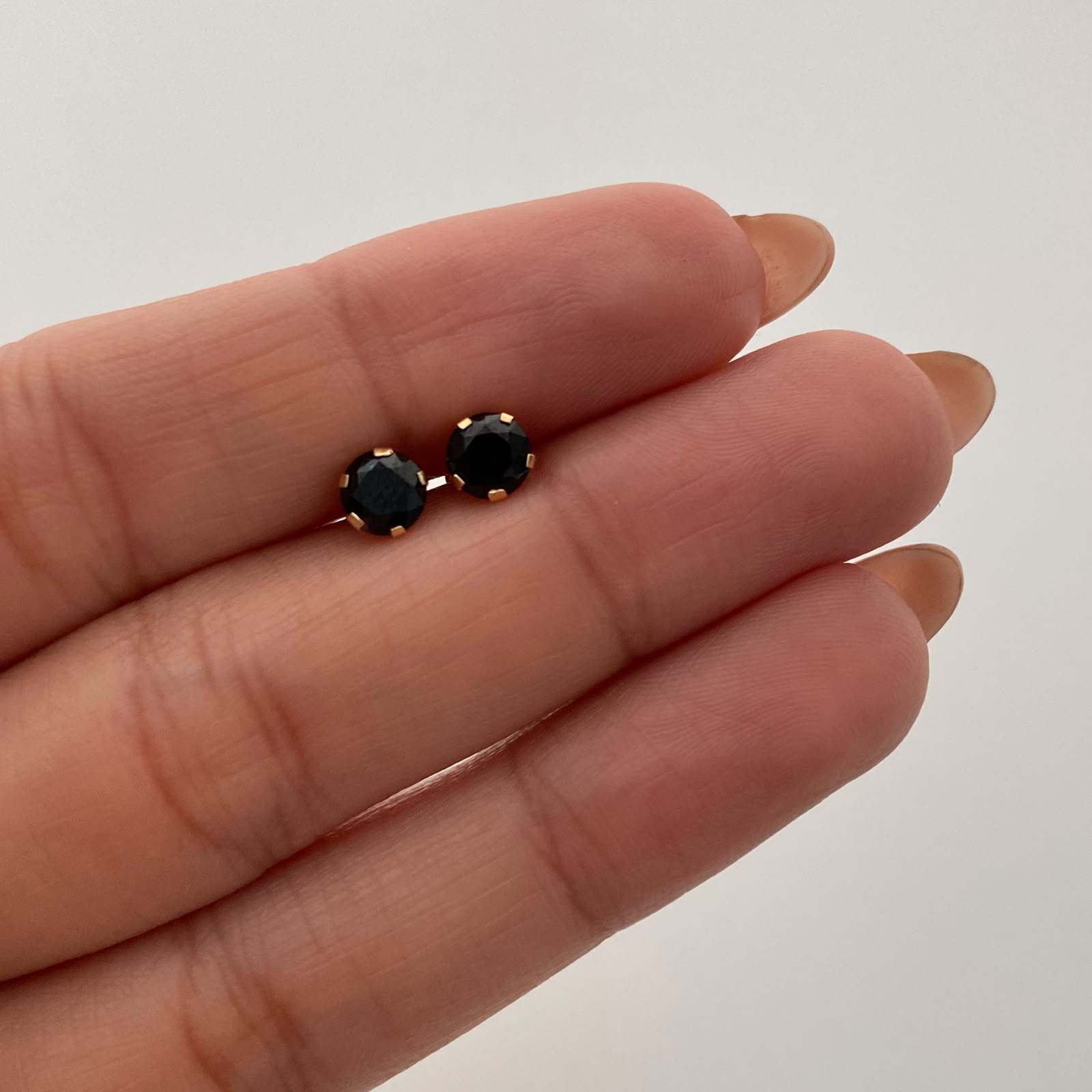 Topos Circon Negro Oro amarillo 18k 0,75 Gr / 5,1 mm