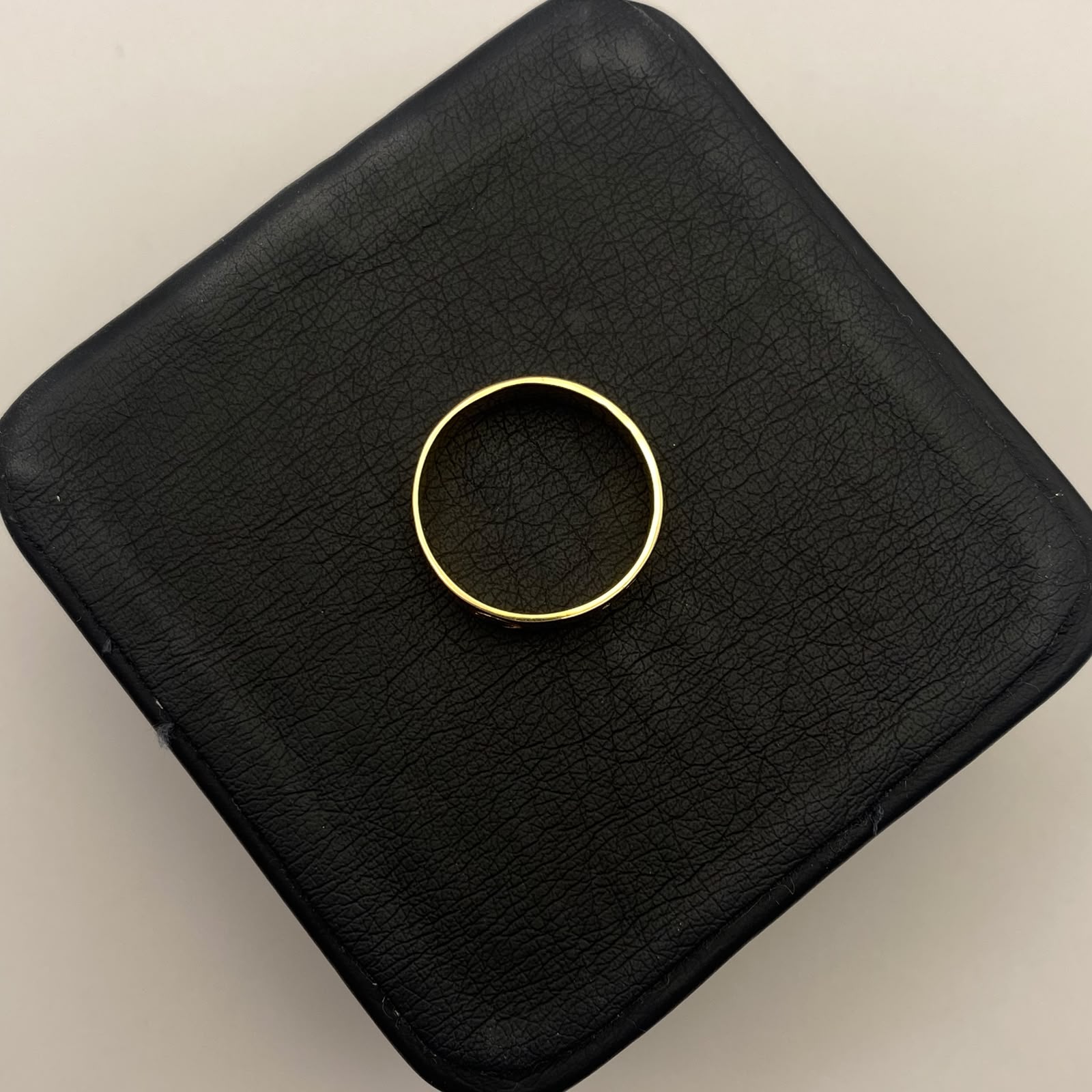 Anillo sello Oro amarillo 18k / Talla 7 / 3,75 Gr / 5,50 mm
