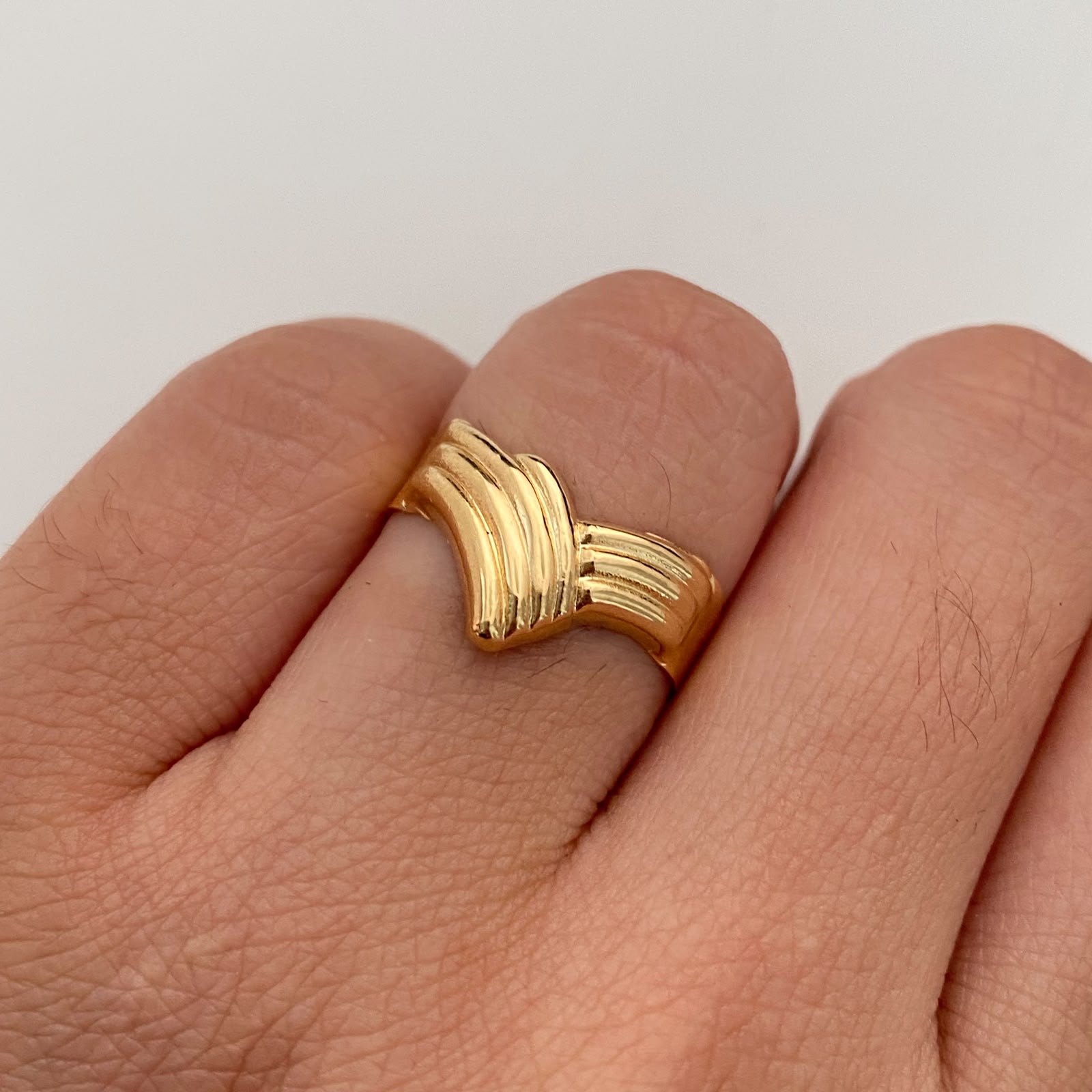 Anillo Troquel Pico Oro amarillo 18k / Talla 9 / 1,85 Gr / 3,8 mm