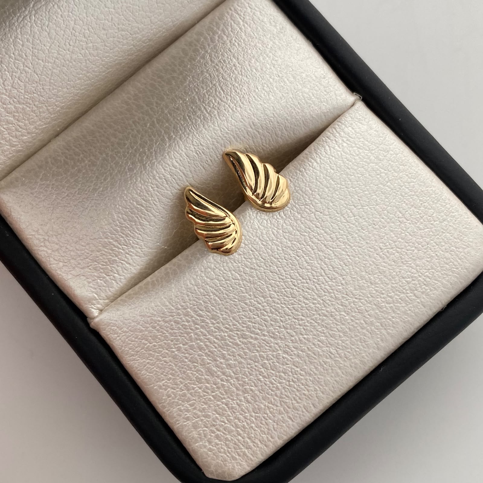 Topos Alas Oro amarillo 18k 0,7 Gr / 5,2 mm