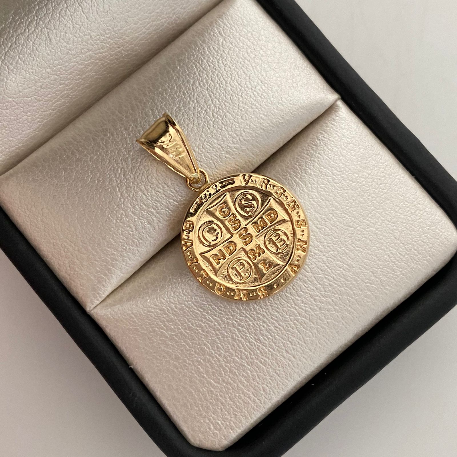 Dije San Benito Oro amarillo 18k 1,25 Gr / 16,1 mm / 2,5 Cm