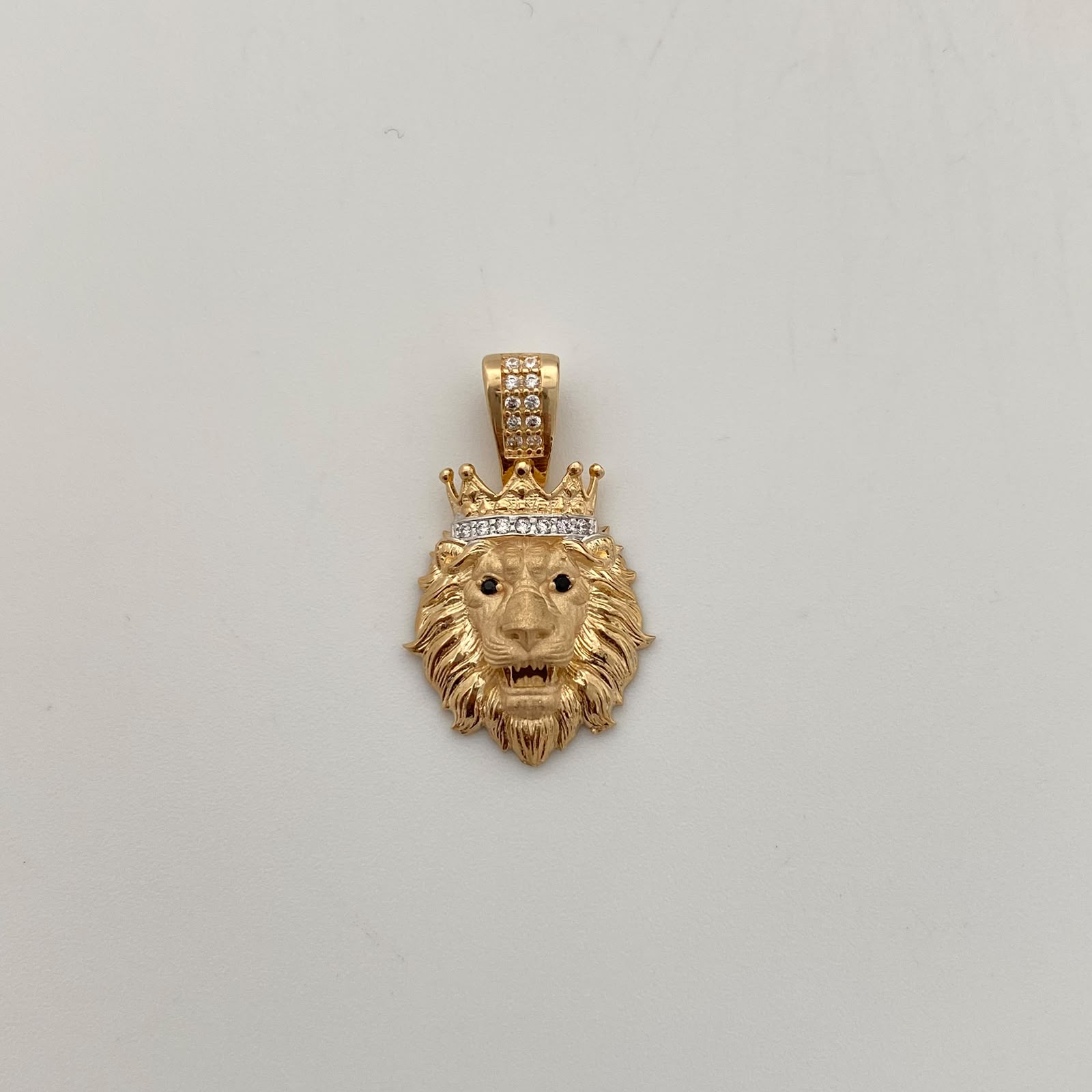 Dije Leon Ojos Negros Oro amarillo y Oro blanco 18k 3,35 Gr / 16,3 mm / 2,6 Cm