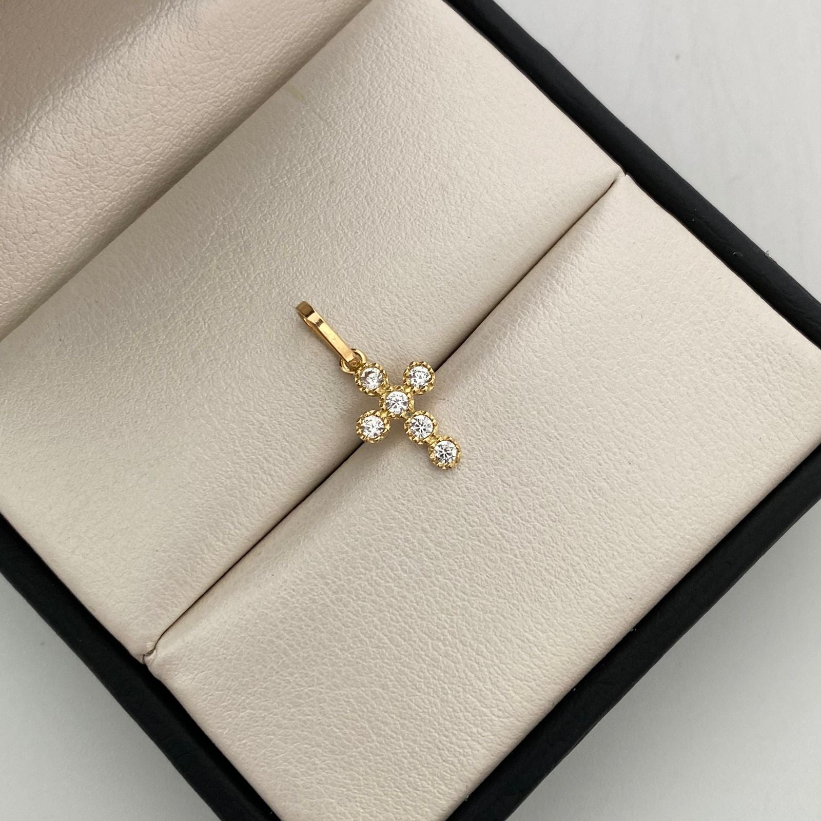 Dije Cruz Casting Blanca Oro amarillo 18k 0,75 Gr / 8,6 mm / 2 Cm