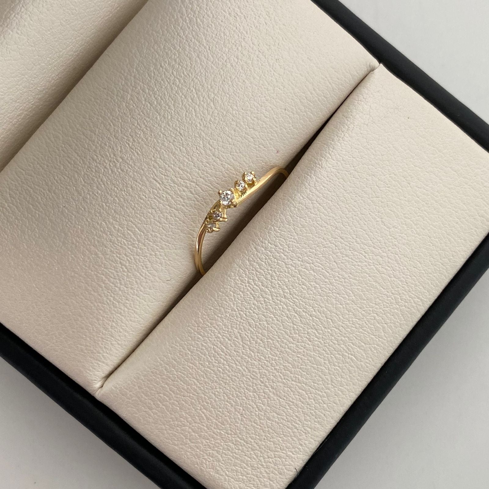 Anillo Solitario Oro amarillo 18k / Talla 8 / 0,8 Gr / 1 mm