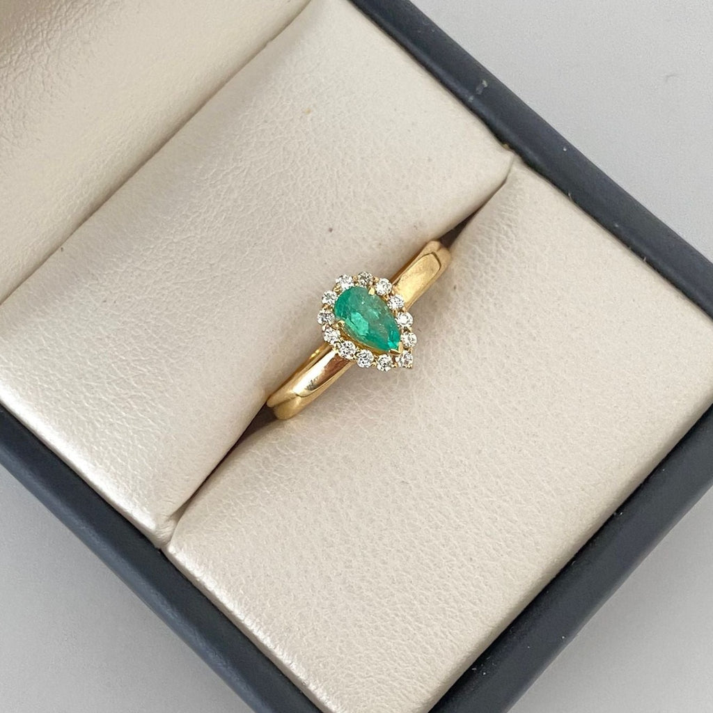 Anillo Solitario Esmeraldas y diamantes  Oro amarillo 18k / Talla 6 1/2 / 2,45 Gr / 2,4 mm