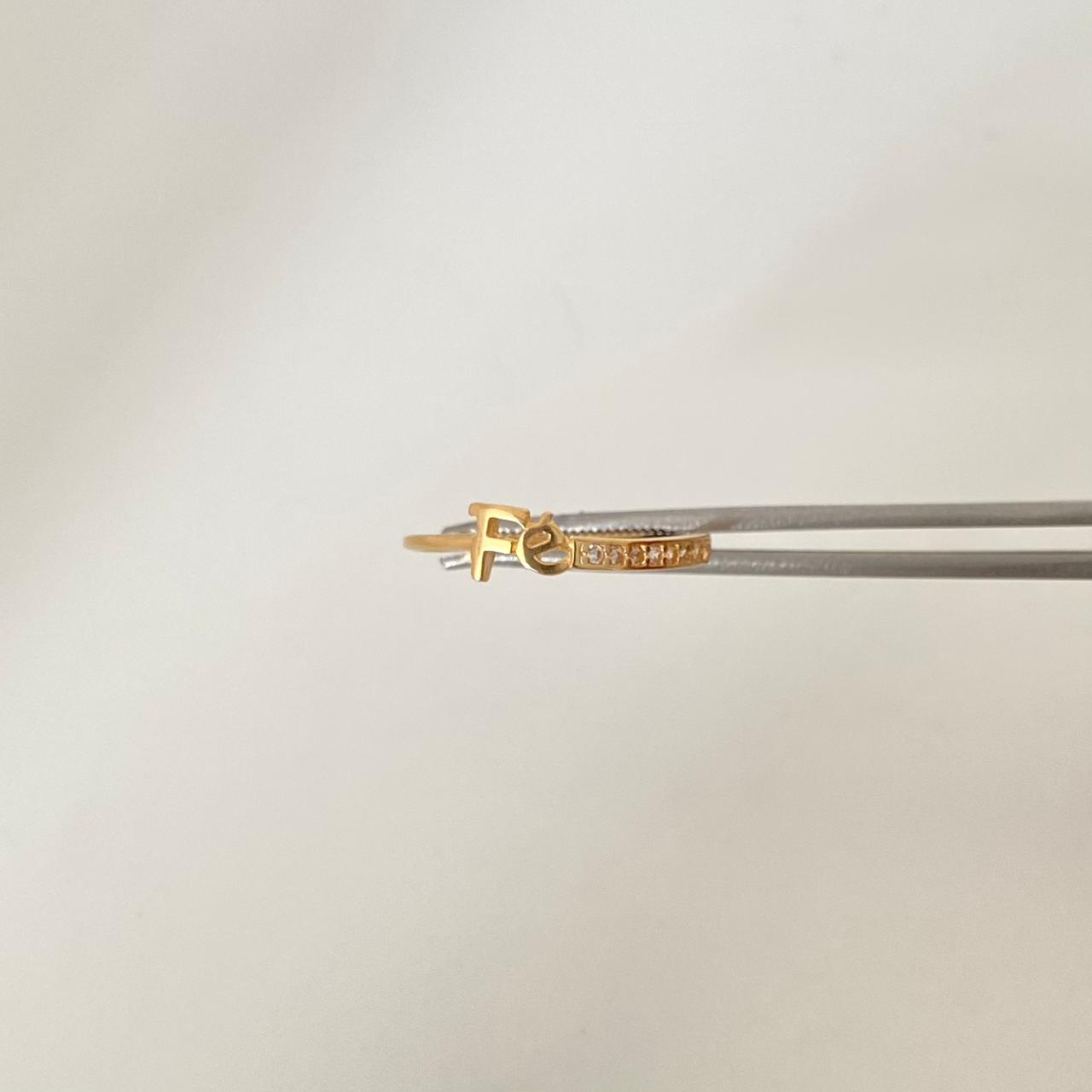 Anillo fe circones blancos Oro amarillo 18k / Talla 4 1/2 / 1,05 Gr