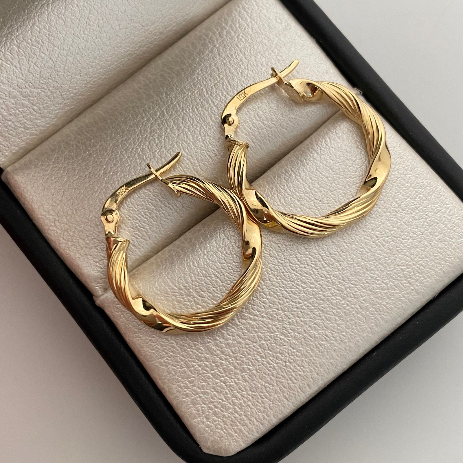 Candonga entorchada rayada Oro amarillo 18k 1,8 Gr / 2 Cm