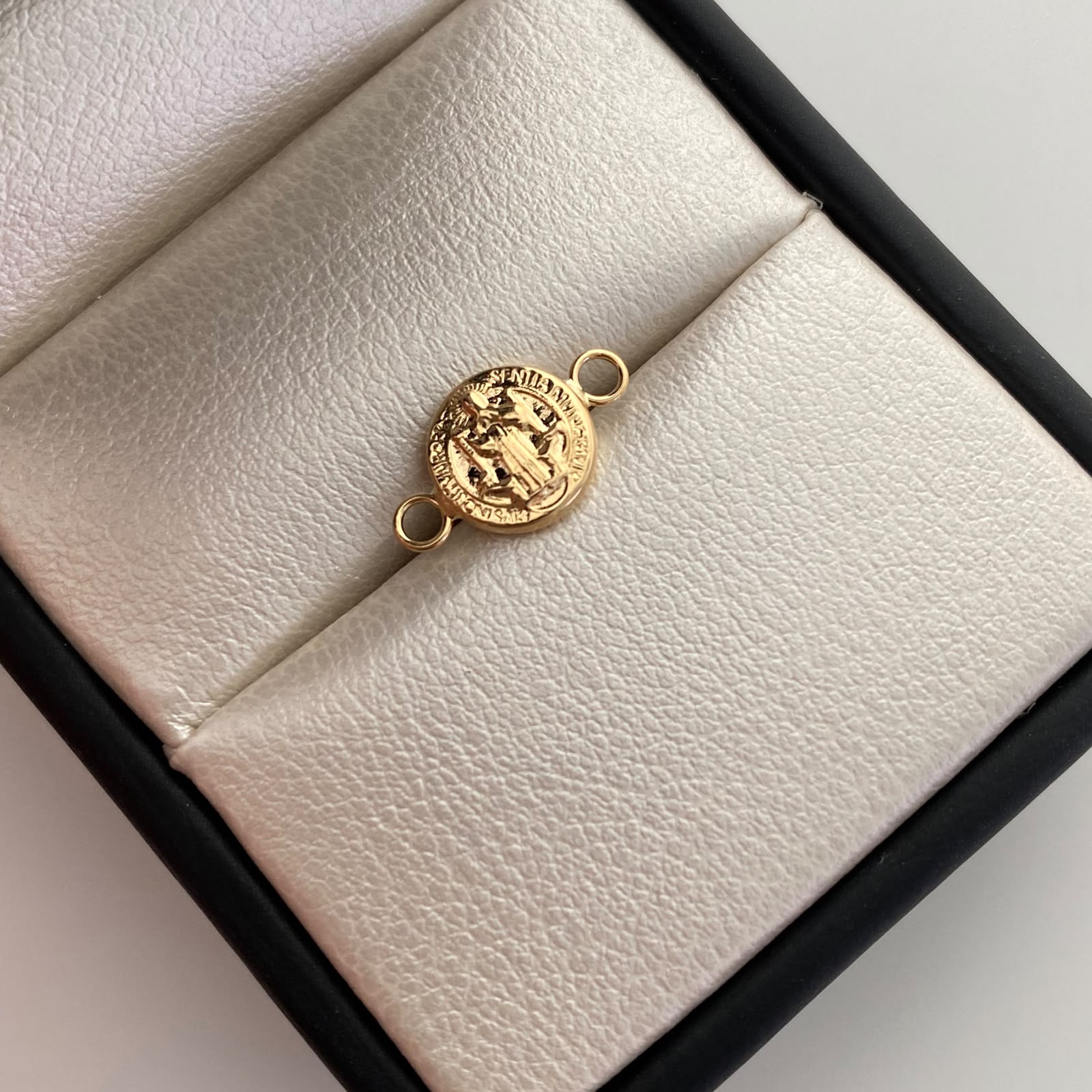Herraje San Benito Oro amarillo 18k 0,3 Gr / 1,4 Cm