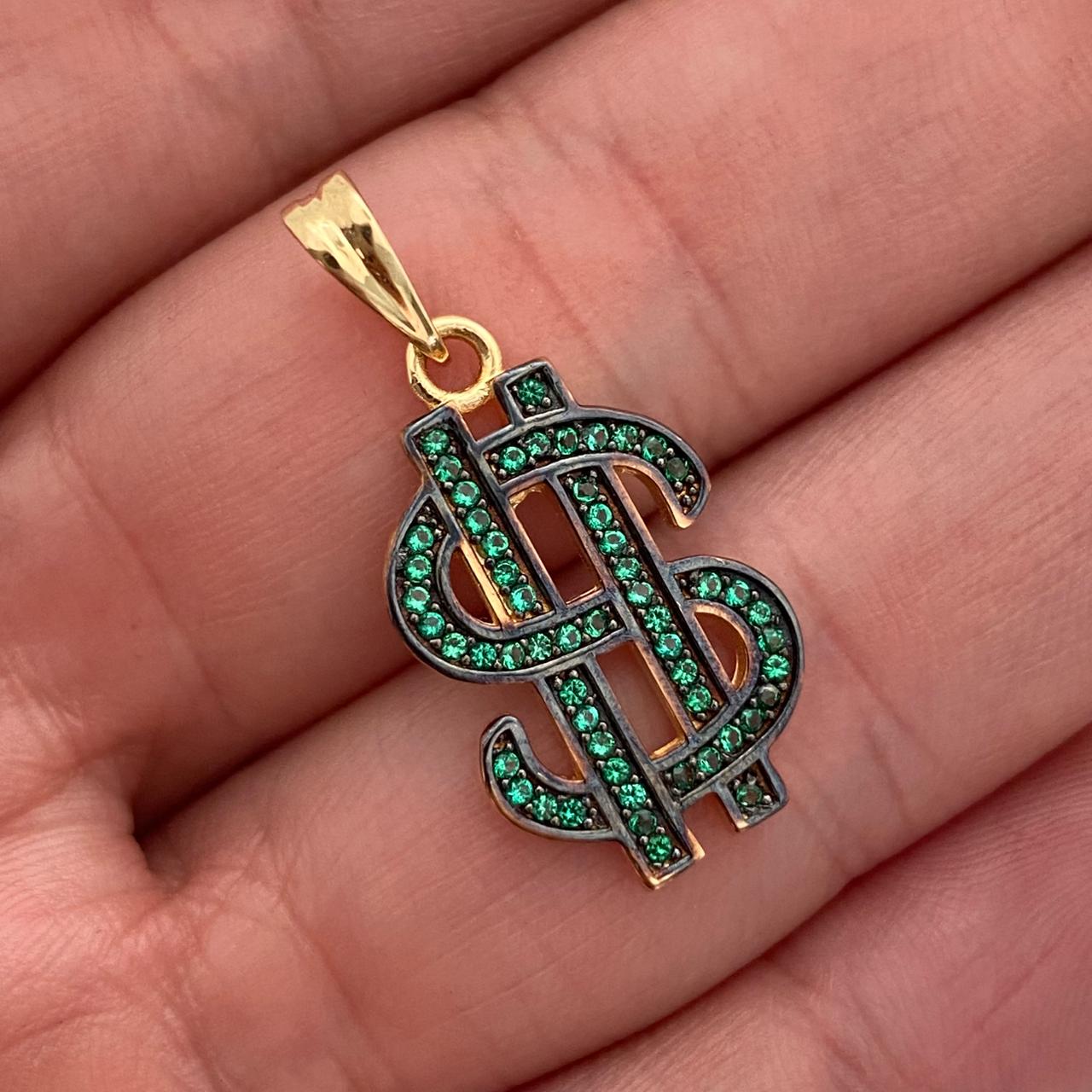 Dije signo de pesos con circones negros y verdes  Oro amarillo 18k 3,1 Gr / 13 mm / 3,6 Cm