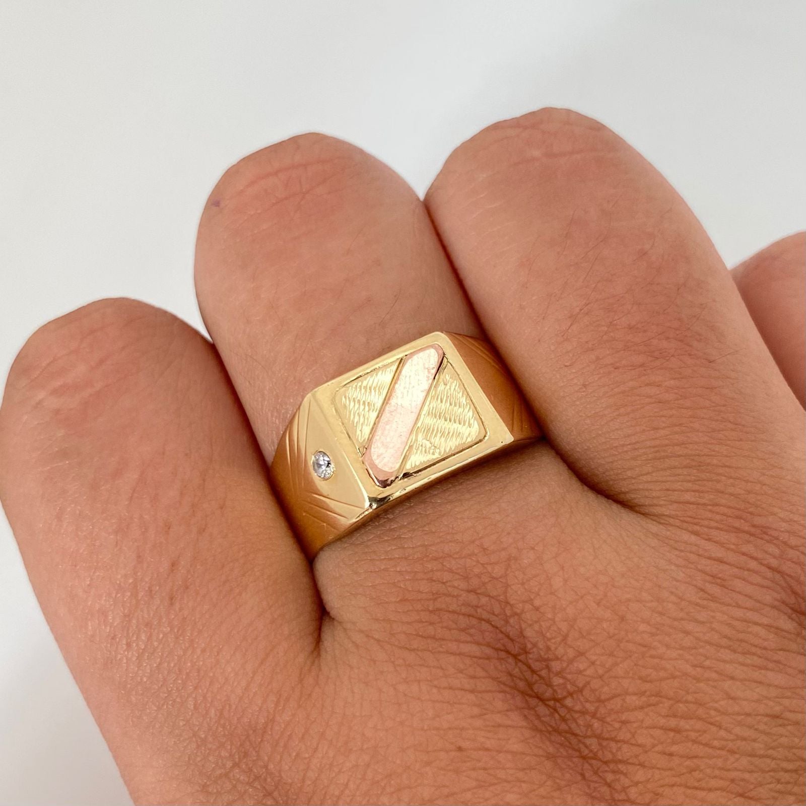 Anillo centro diamantado Oro amarillo 18k / Talla 11 3/4 / 3,8 Gr