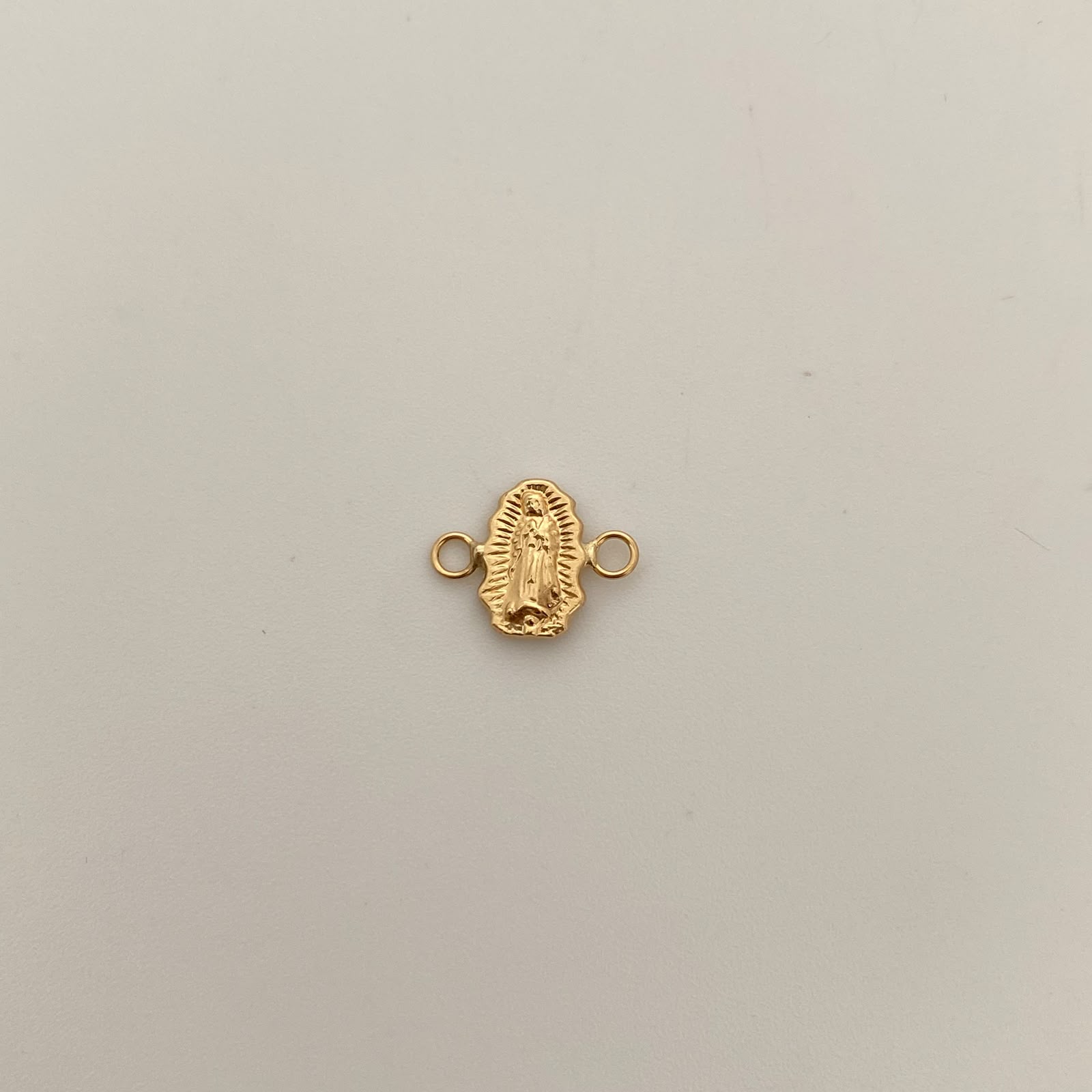 Herraje Virgen Guadalupe Silueta Oro amarillo 18k 0,35 Gr / 1,3 Cm