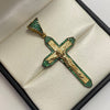 Dije Cruz circones verdes Oro amarillo 18k 7 Gr / 25,4 mm / 5,3 Cm