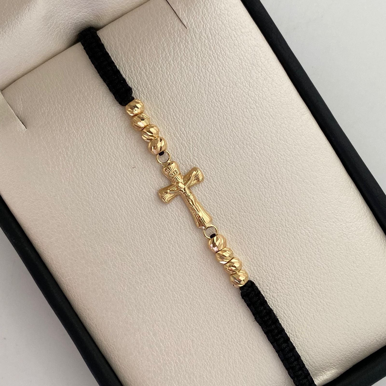 Pulsera tejida Herraje Cruz Cristo bola diamantada 4mm hilo negro Oro amarillo 18k 1 Gr