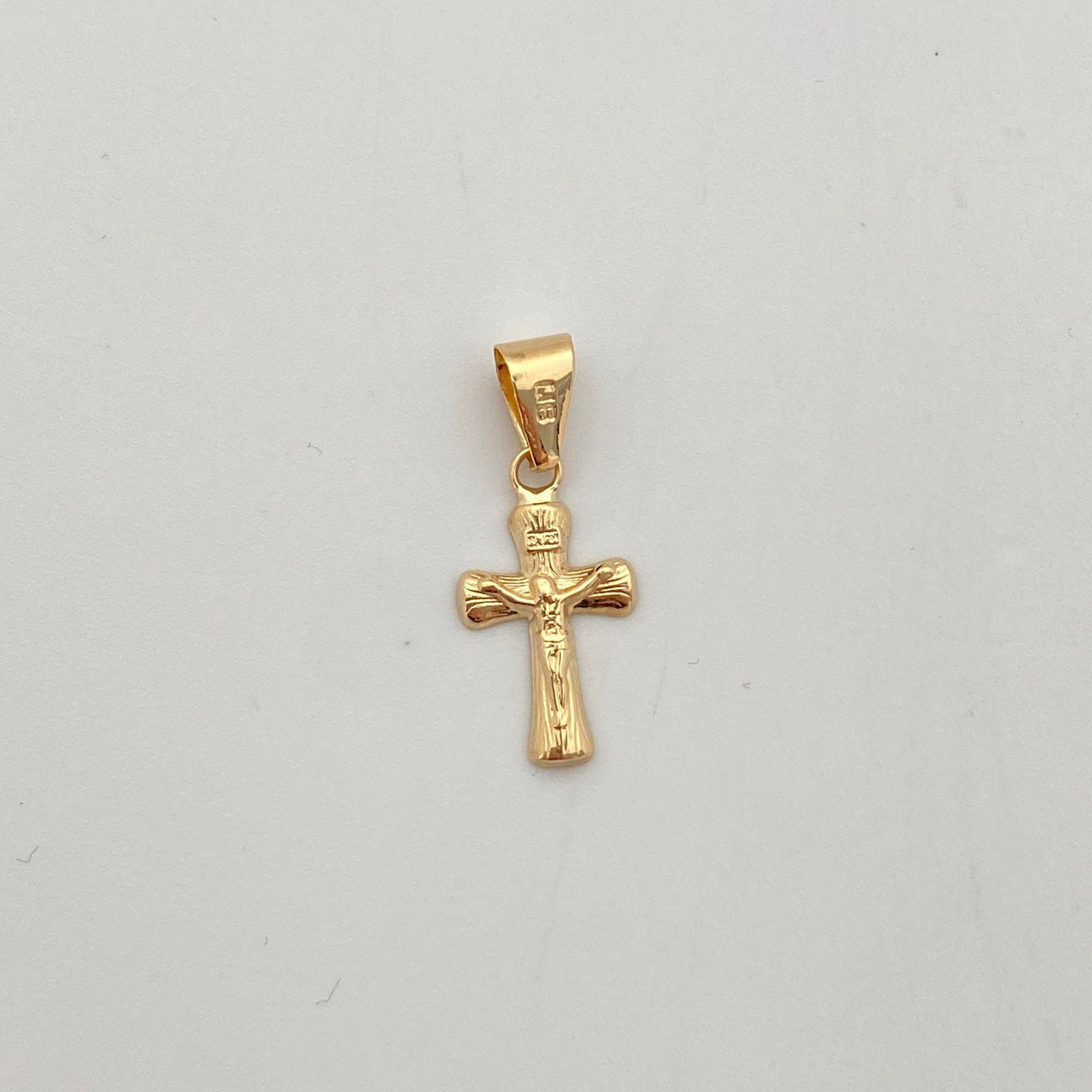 Dije cruz con cristo diamantado  Oro amarillo 18k 0,6 Gr / 10,3 mm / 2,5 Cm