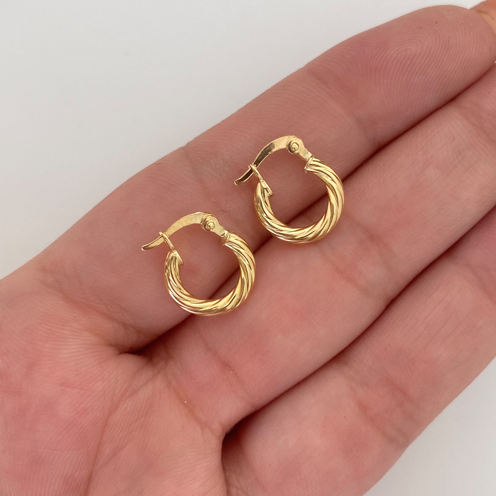 Candonga Entorchada Oro amarillo 18k 1,05 Gr / 1,4 Cm