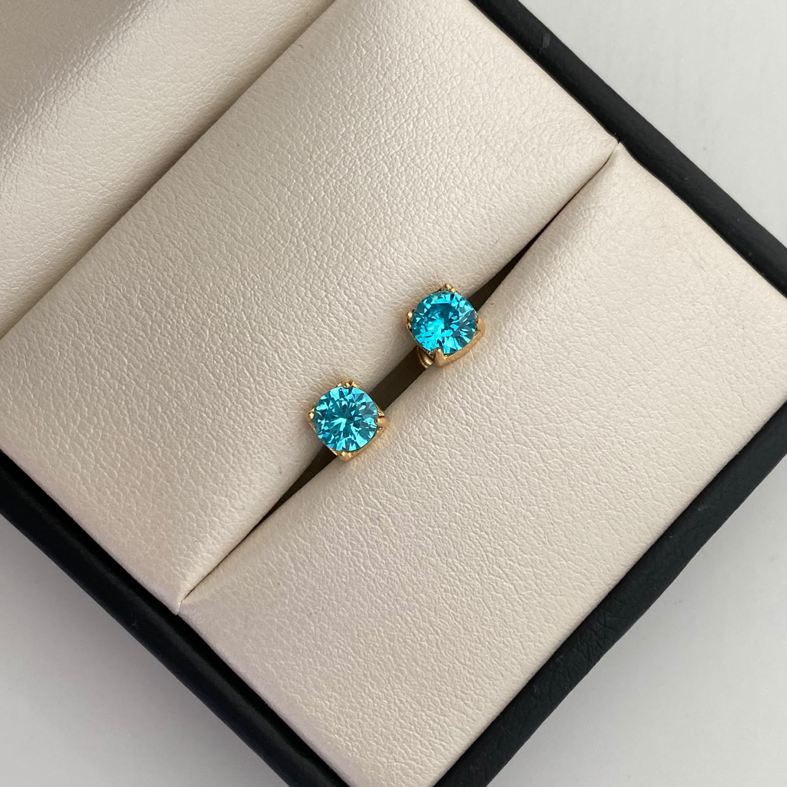 Topos Circon Azul Turquesa Oro amarillo 18k 1,6 Gr / 6,2 mm