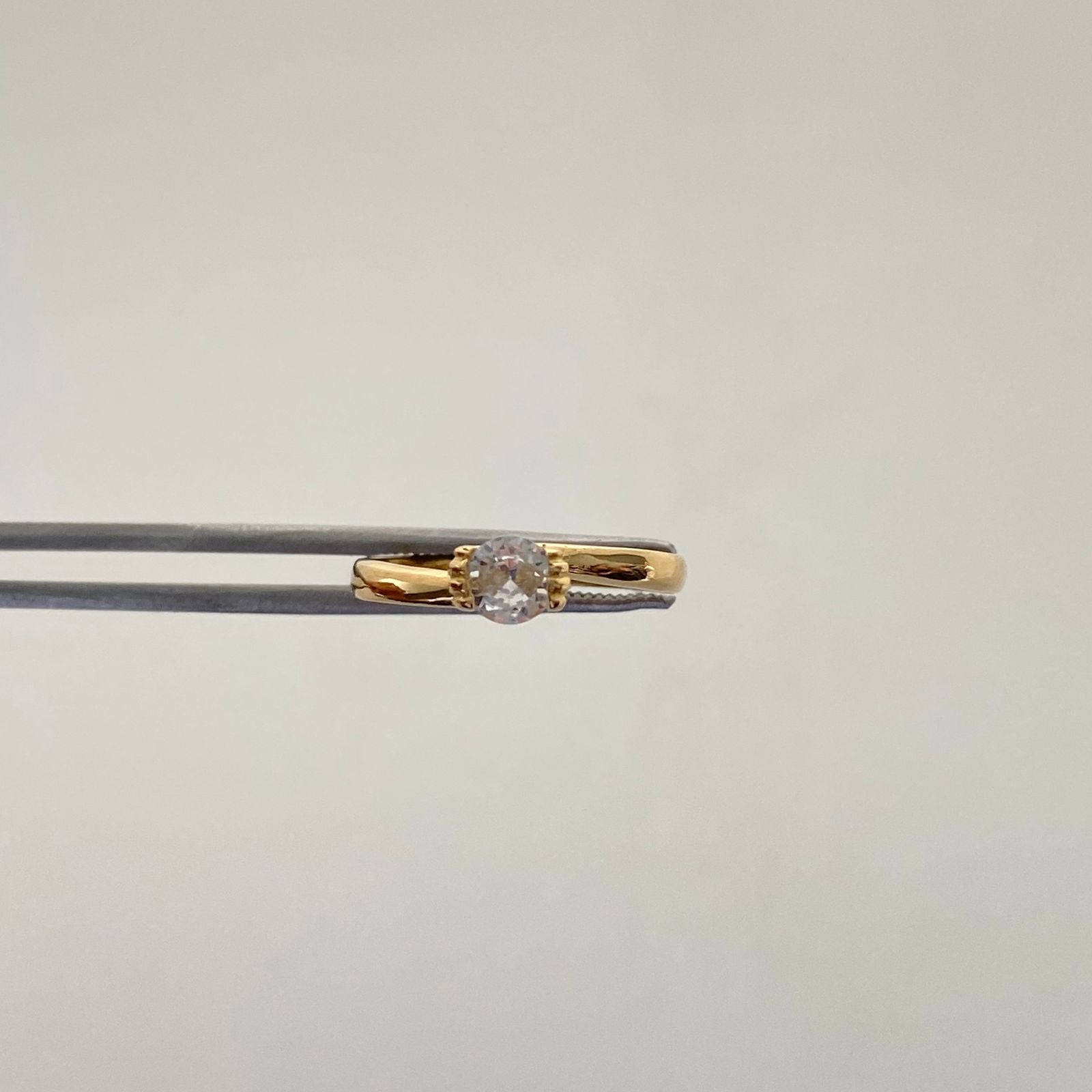 Anillo Solitario Oro amarillo 18k / Talla 6 / 1,7 Gr / 2,2 mm