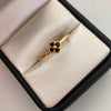 Anillo Trebol Negro Oro amarillo 18k / Talla 8 3/4 / 1,2 Gr / 1,3 mm