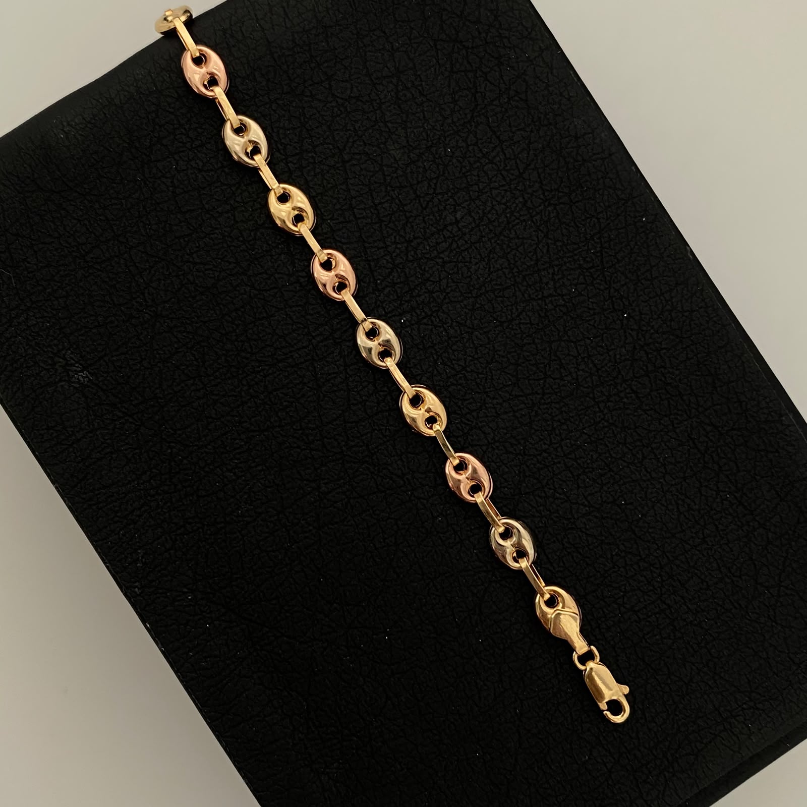 Pulso Gc Liso Tres oros 18k 3,15 Gr / 4,1 mm / 21,5 Cm Broche 0,30