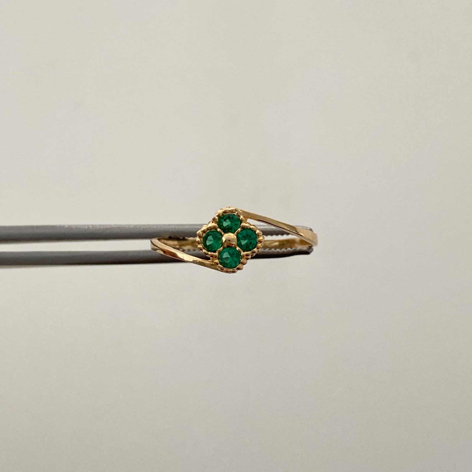 Anillo Trebol verde Oro amarillo 18k / Talla 6 / 1 Gr / 1,3 mm