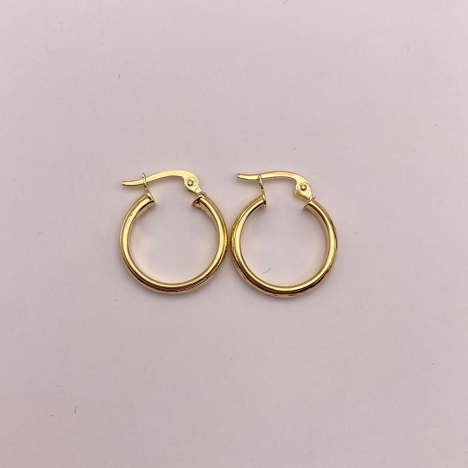 Candonga ovalada relieve Oro amarillo 18k 1,95 Gr / 2 Cm