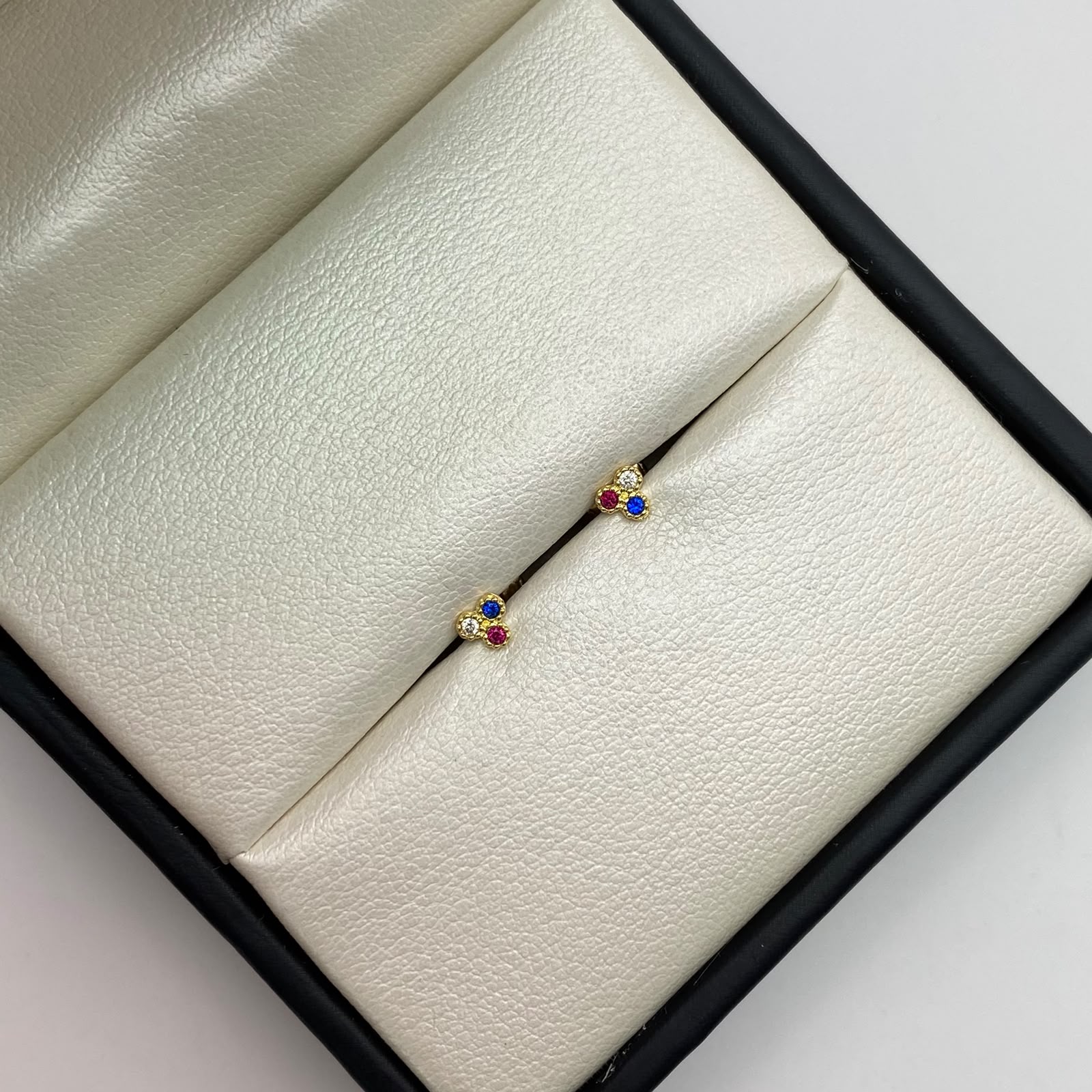 Topos tre circones multicolor Oro amarillo 18k 0,55 Gr / 4 mm