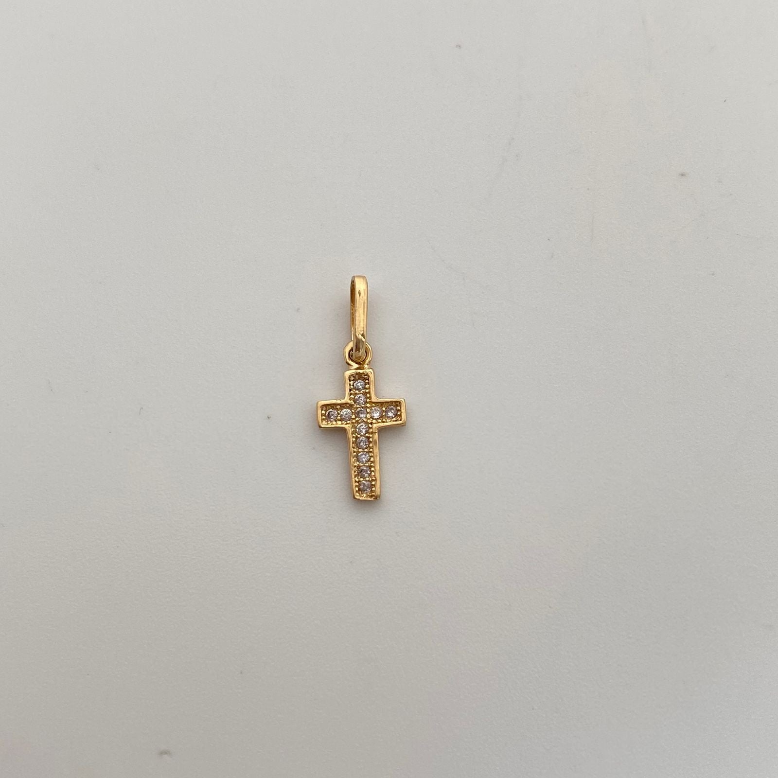 Dije Cruz Casting Oro amarillo 18k 0,65 Gr / 7,4 mm / 1,9 Cm