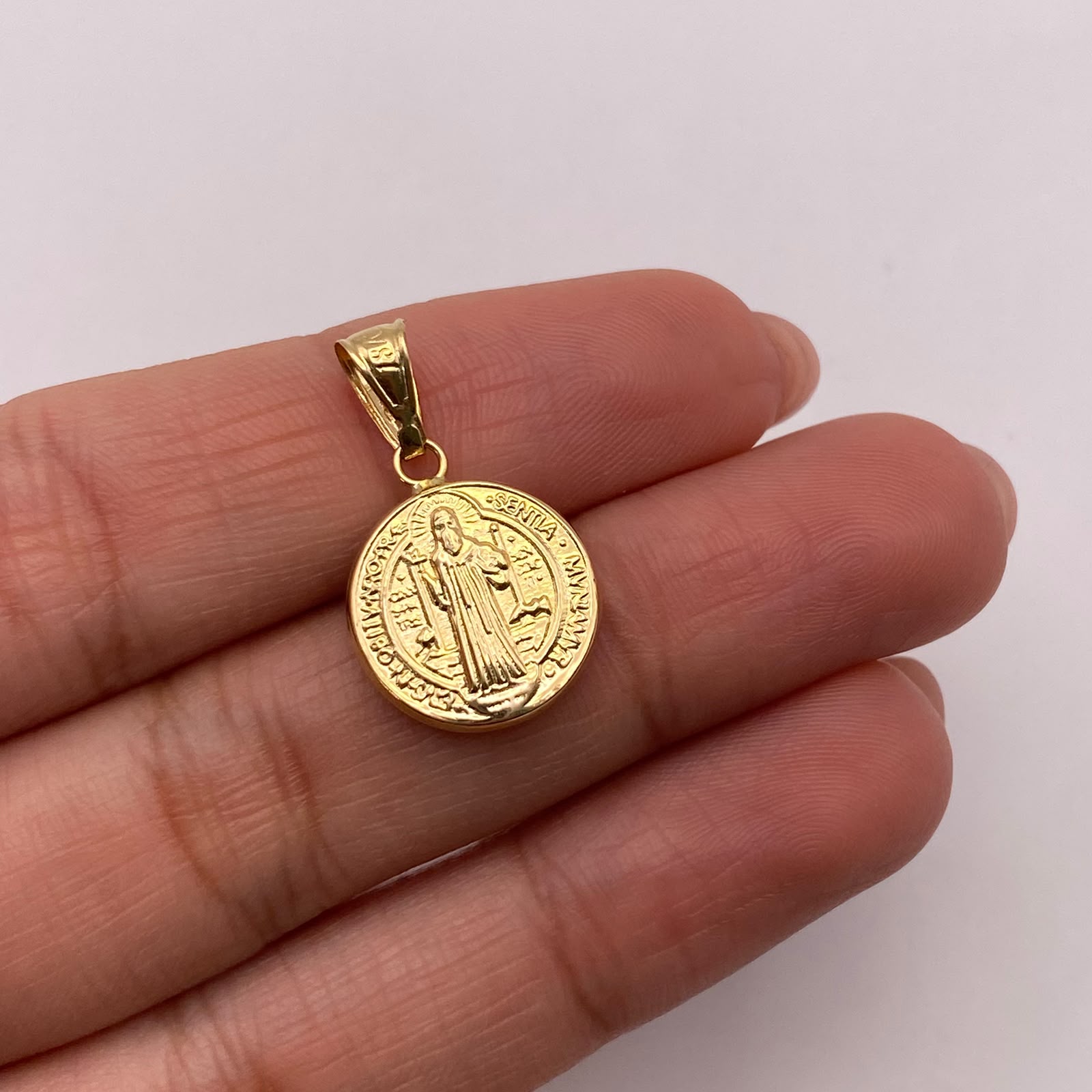 Dije San benito Oro amarillo 18k 0,87 Gr / 14,1 mm / 2,3 Cm