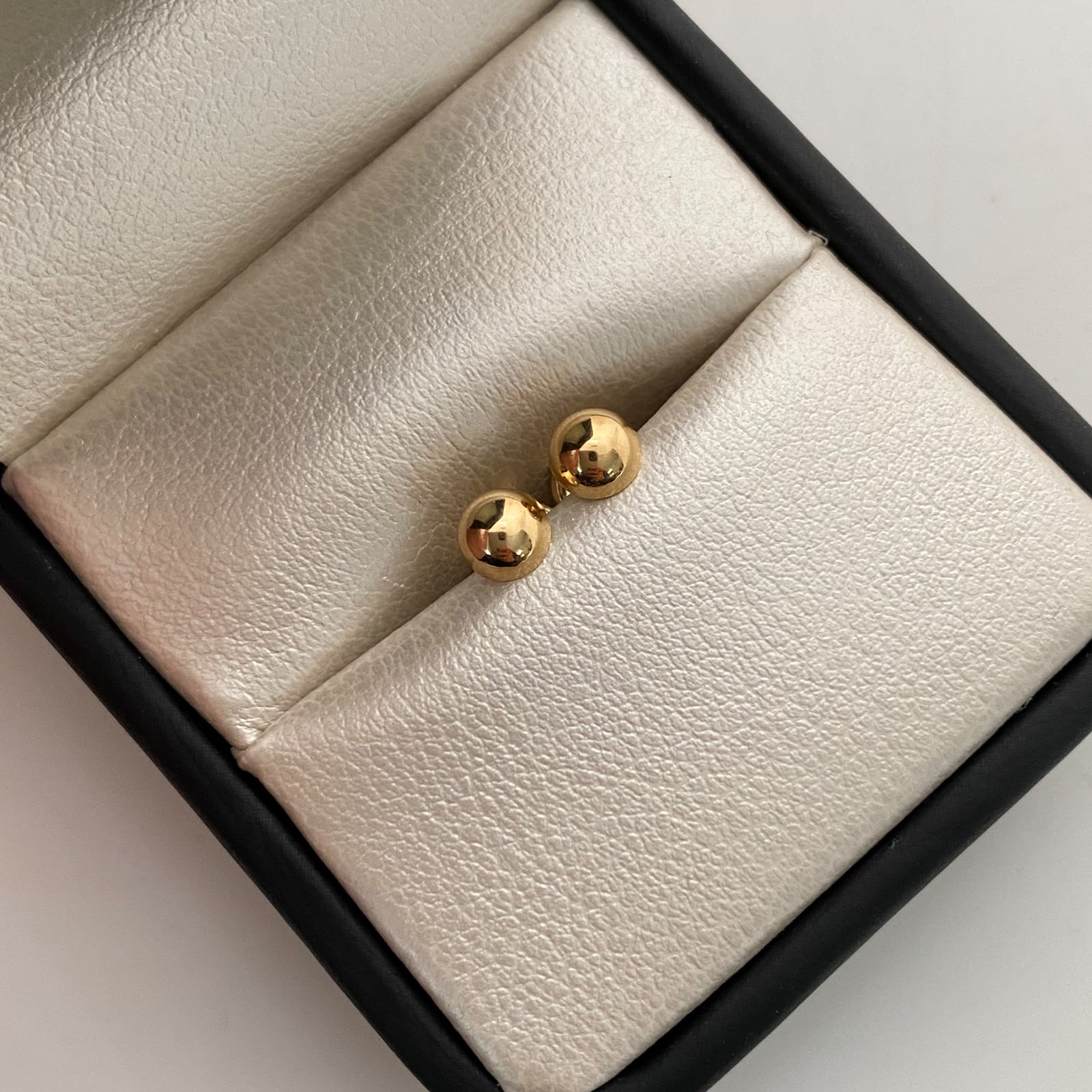Topos Bola Lisa 5mm Oro amarillo 18k 0,55 Gr