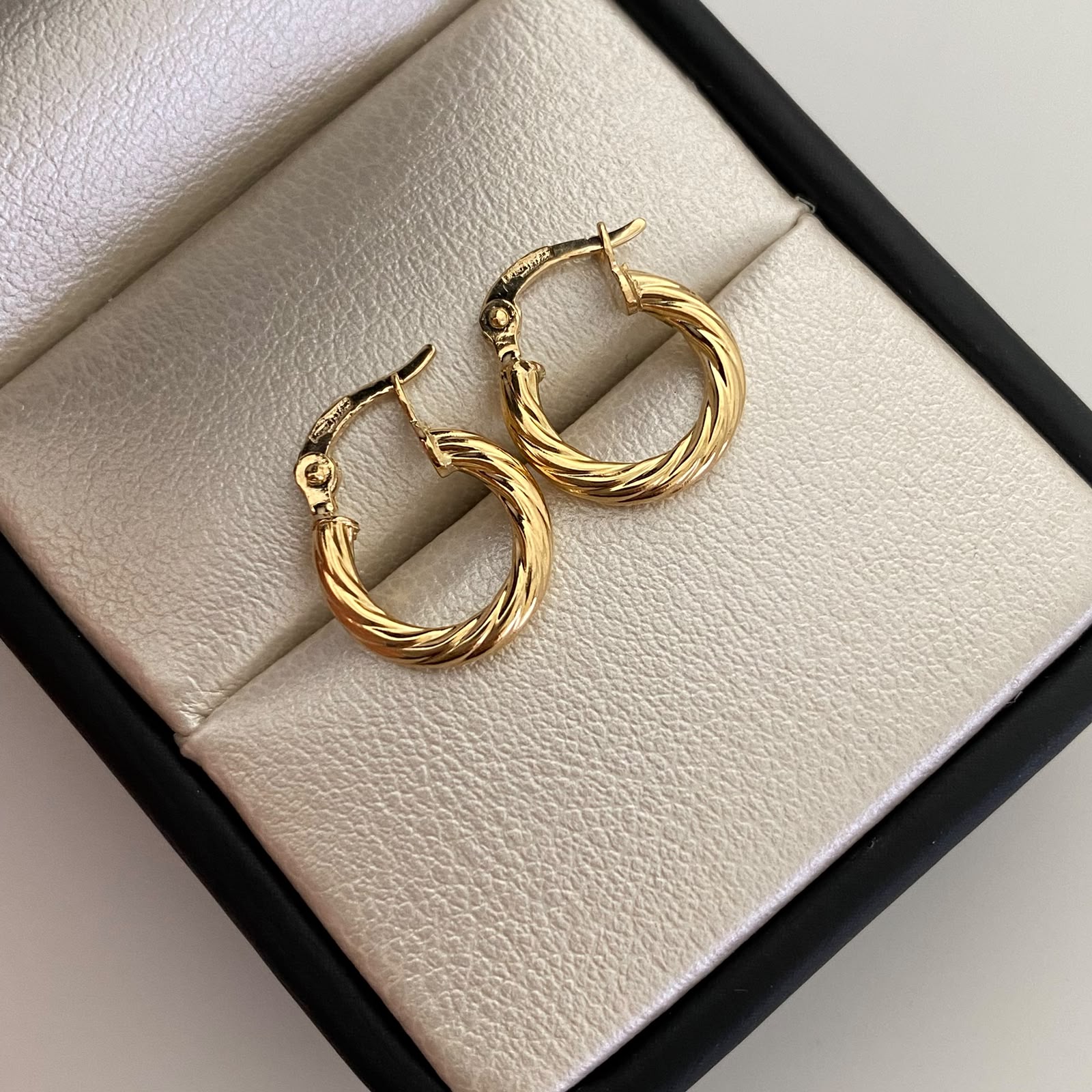 Candonga Entorchada Oro amarillo 18k 1,15 Gr / 1,5 Cm