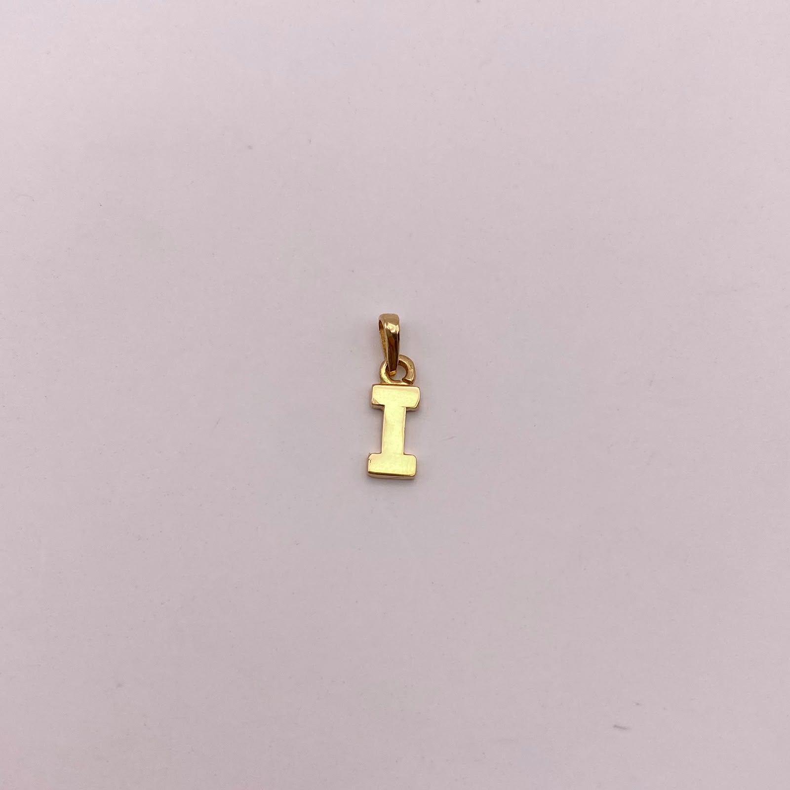 Dije letra I Oro amarillo 18k 0,5 Gr / 4,2 mm / 1,3 Cm