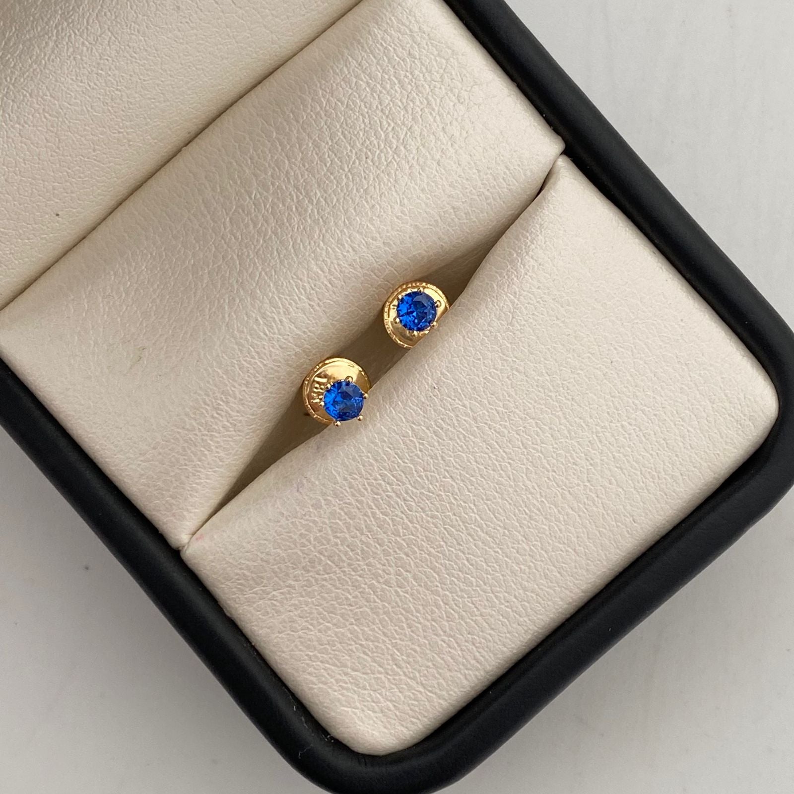 Topos circon azul oscuro  Oro amarillo 18k 0,5 Gr / 3,76 mm